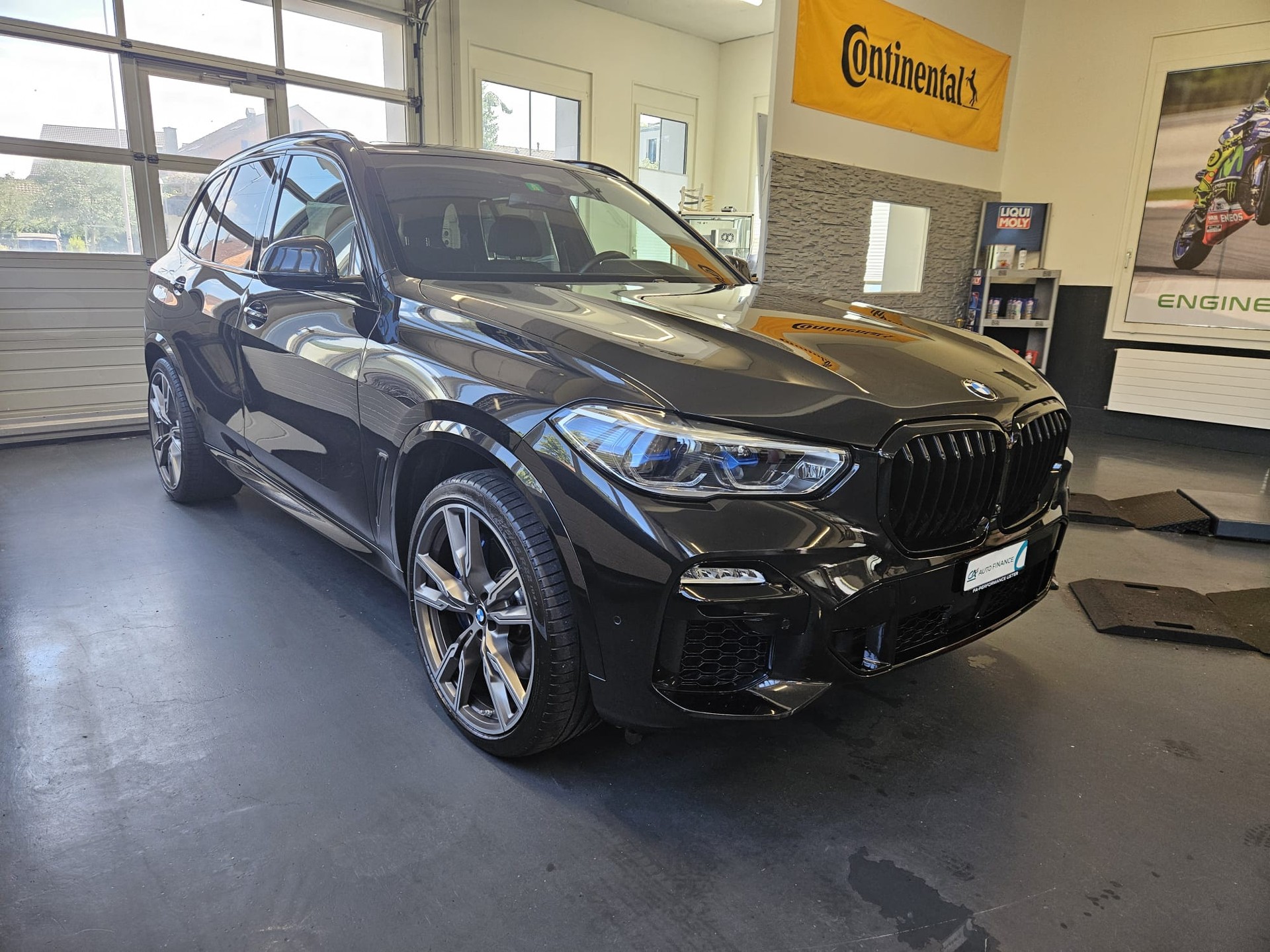 BMW X5 xDrive M50i Steptronic-image-13