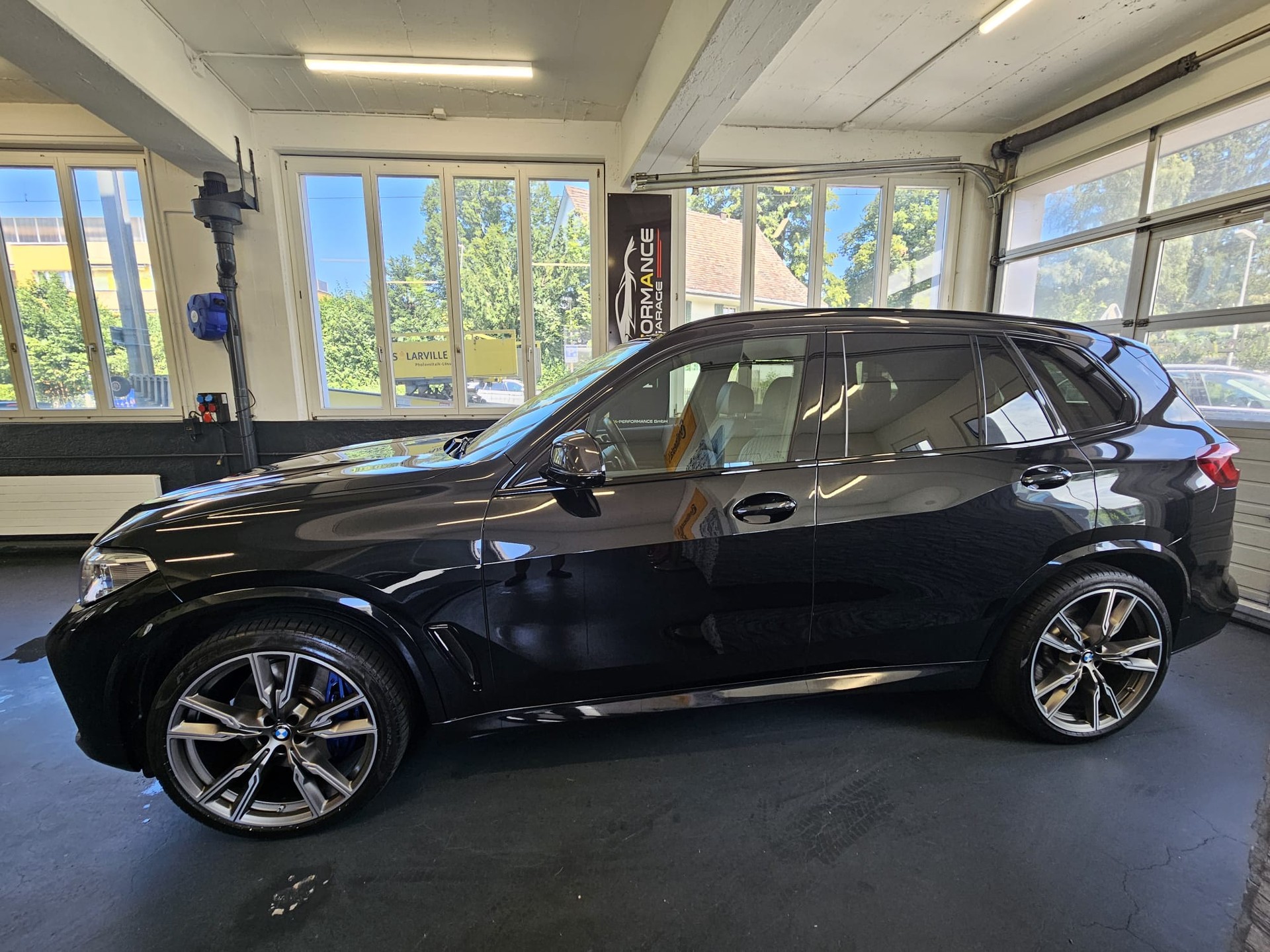 BMW X5 xDrive M50i Steptronic-image-2