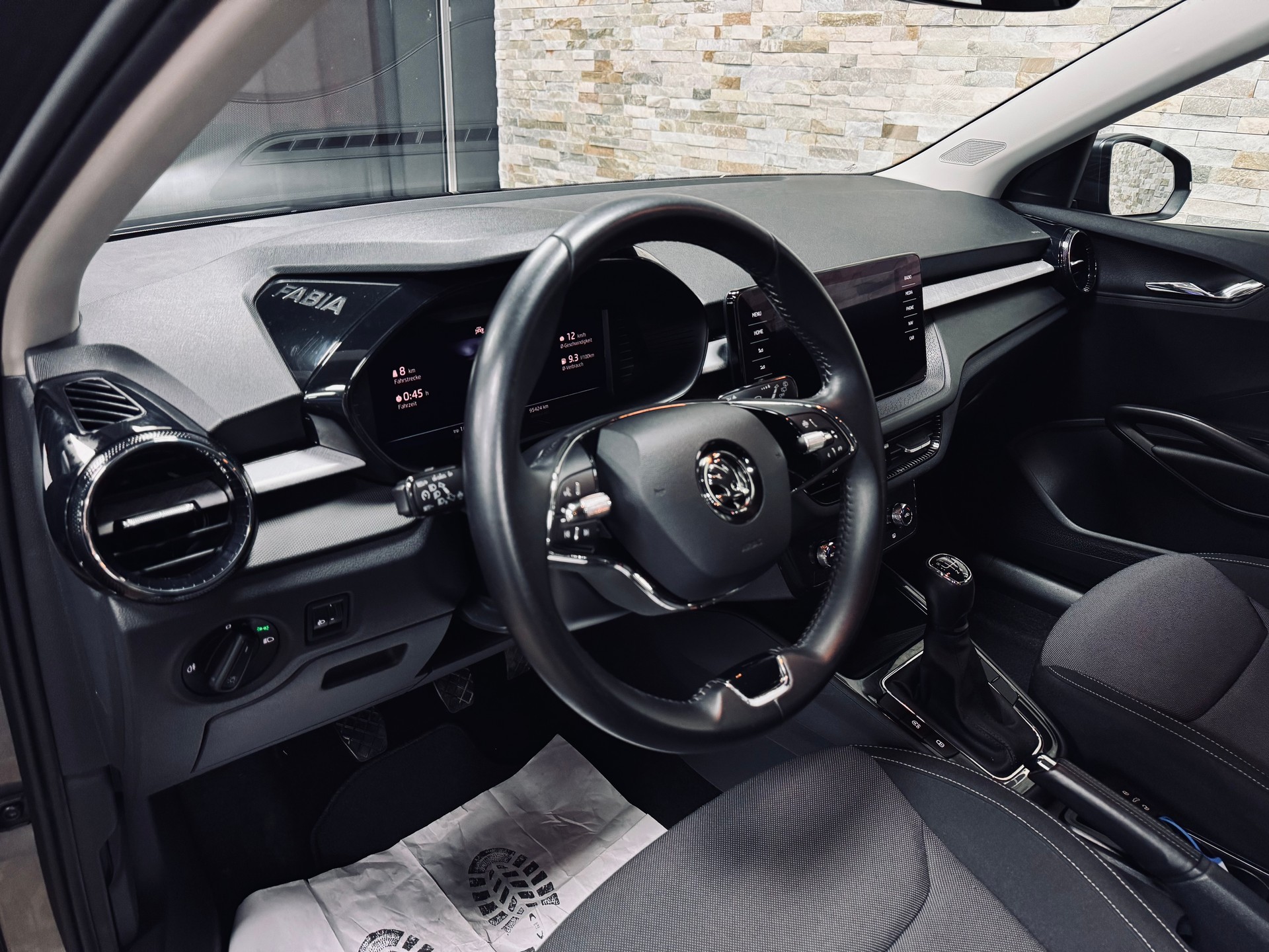 SKODA Fabia 1.0 MPI Ambition-image-10