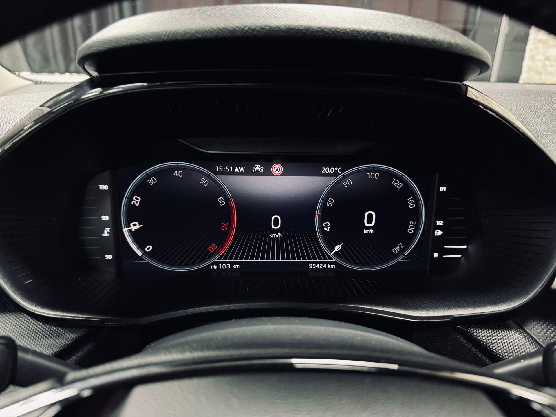 SKODA Fabia 1.0 MPI Ambition-image-12