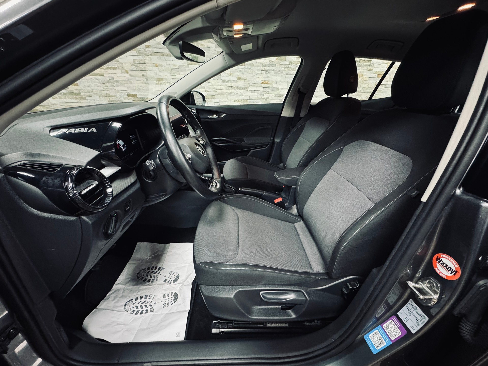SKODA Fabia 1.0 MPI Ambition-image-9