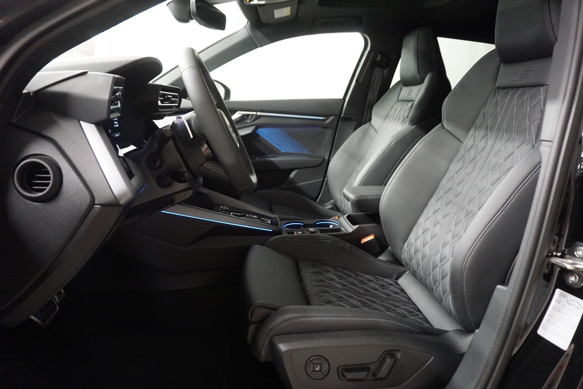 AUDI S3 Sportback TFSI quattro S-tronic-image-7
