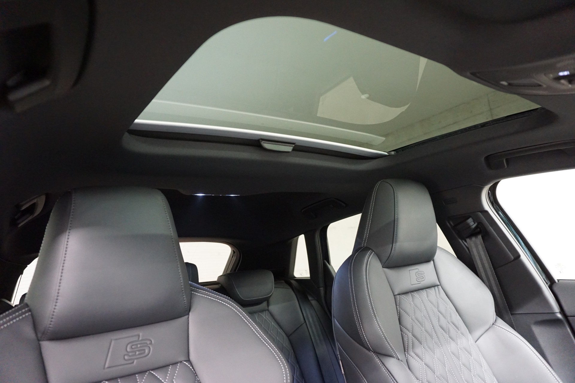 AUDI S3 Sportback TFSI quattro S-tronic-image-12