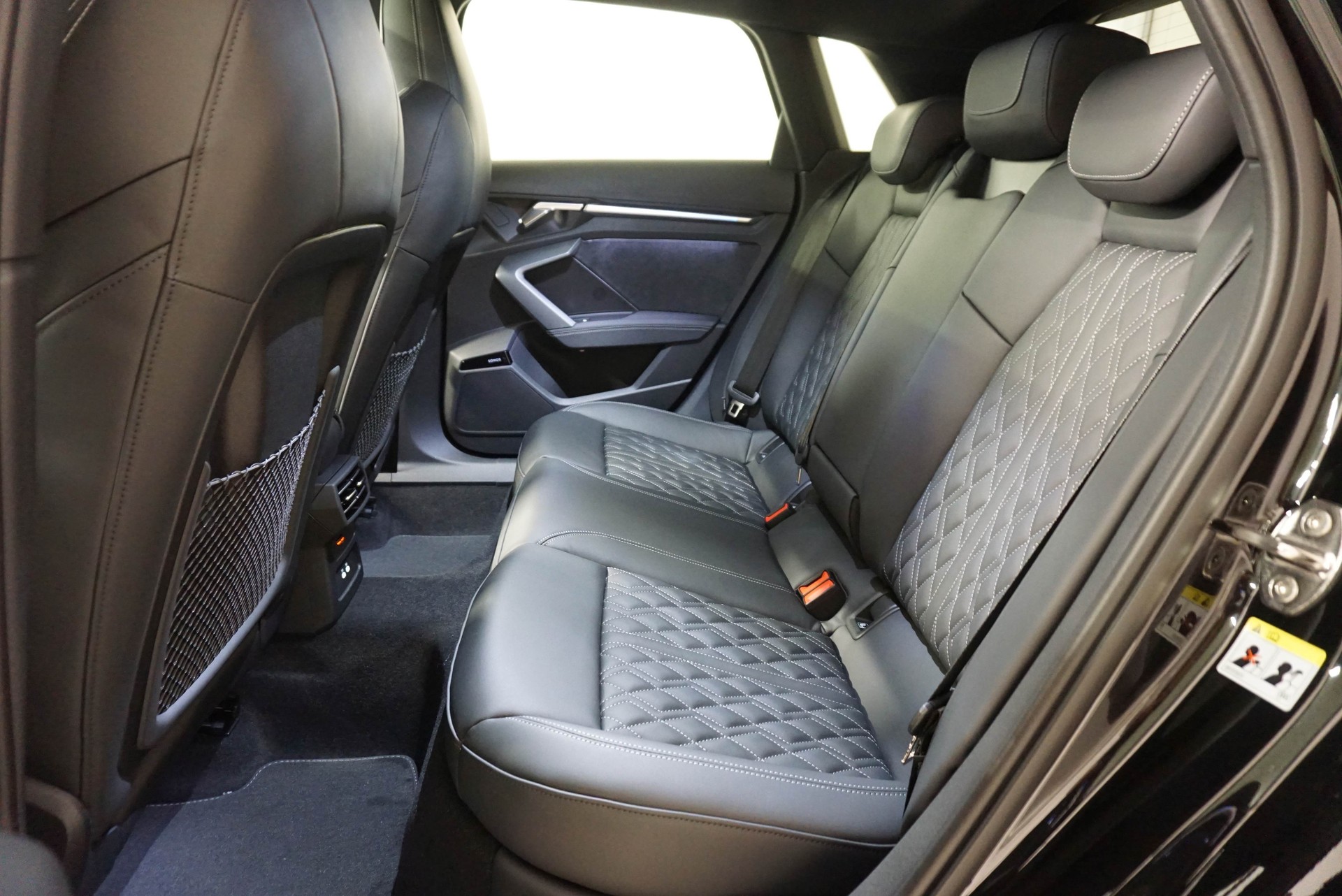 AUDI S3 Sportback TFSI quattro S-tronic-image-10