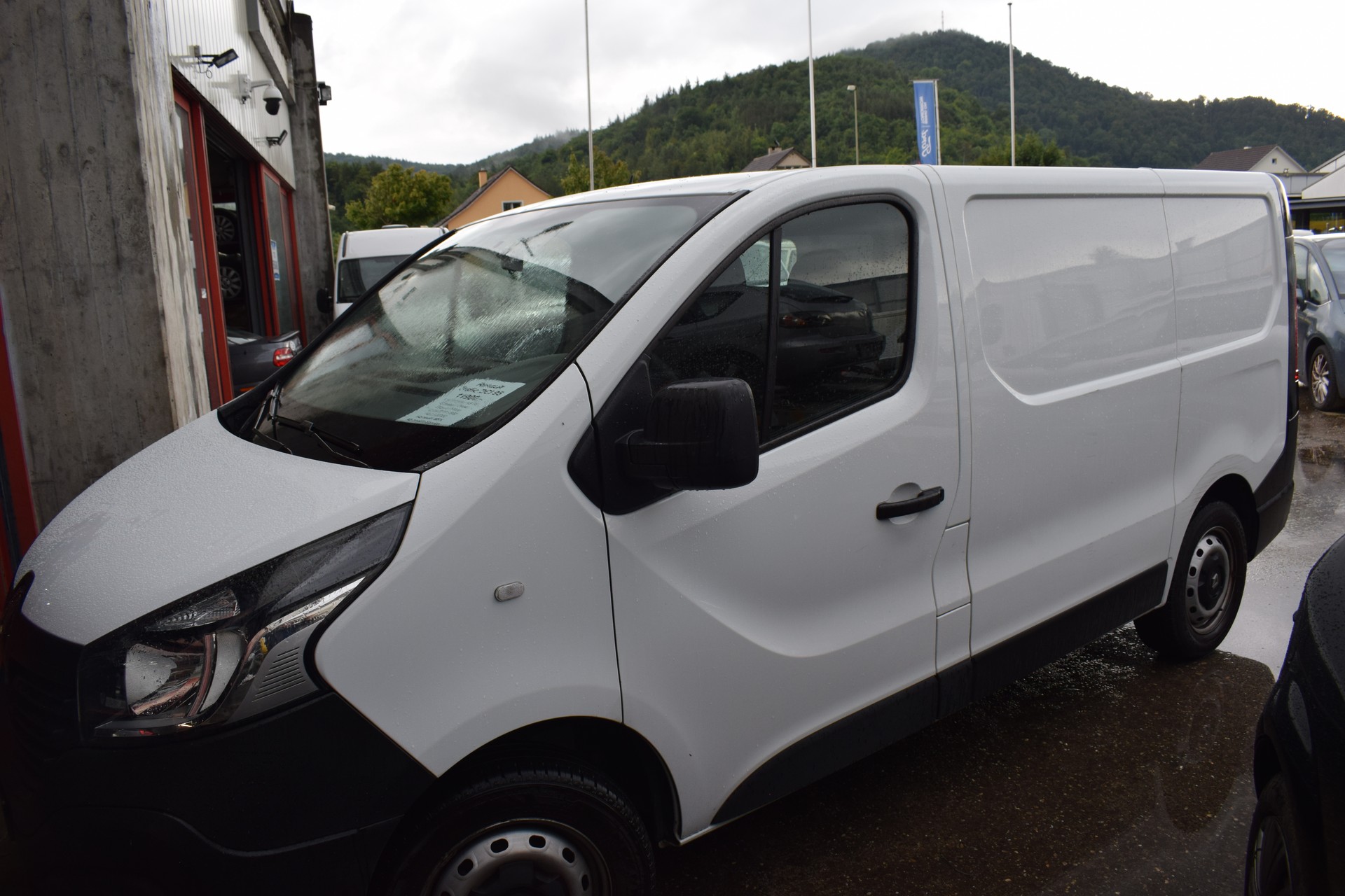 RENAULT Trafic 1.6 dCi 95 2.7t Access L1H1-image-2