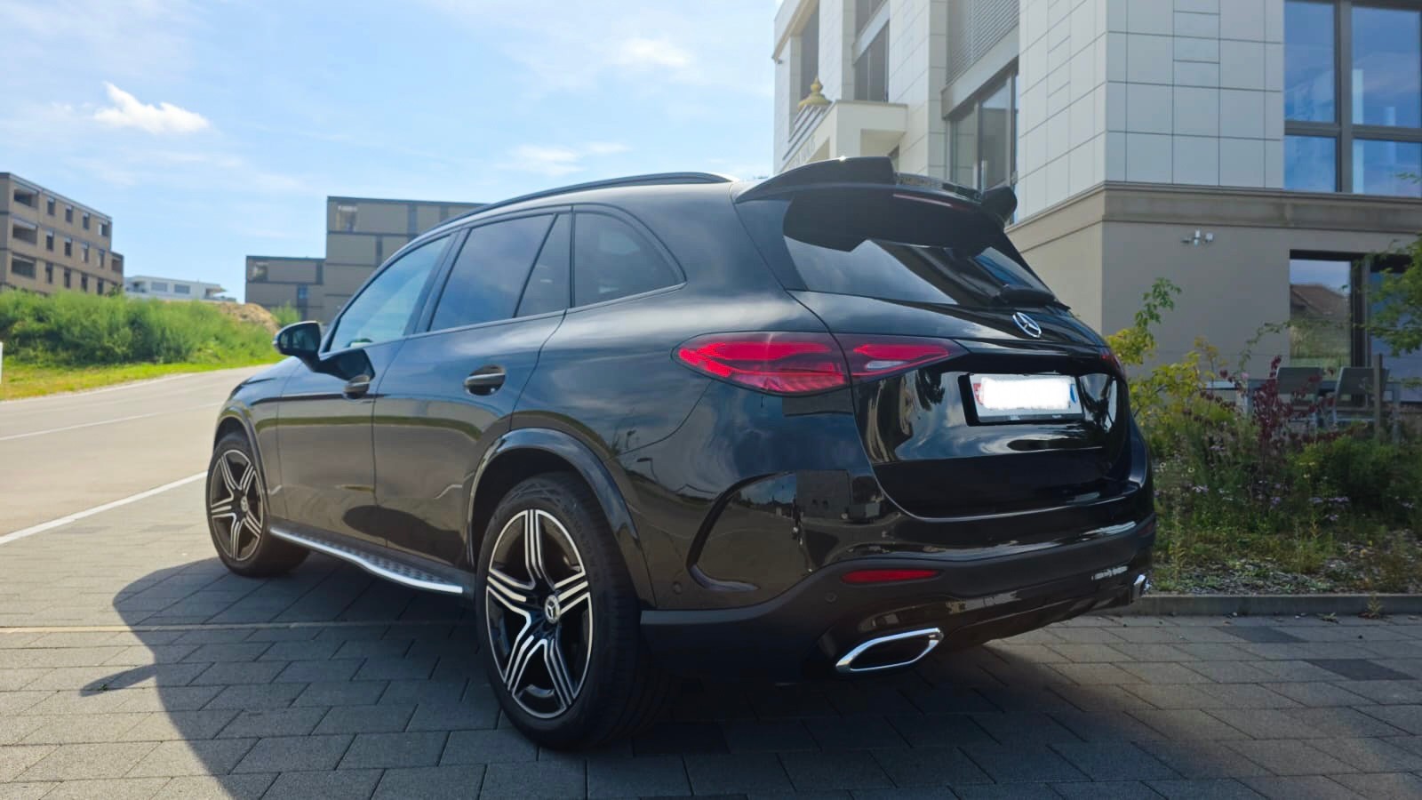 MERCEDES-BENZ GLC 220 d 4Matic 9G-Tronic AMG-Line (Leasing möglich)-image-2