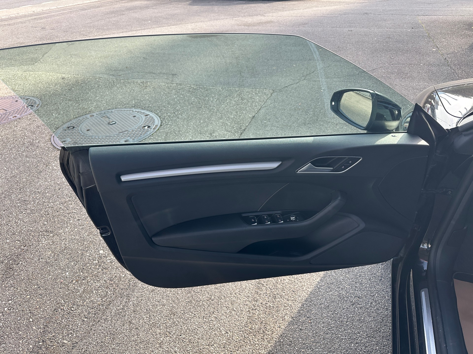 AUDI A3 Cabriolet 1.4 TFSI Ambition-image-11