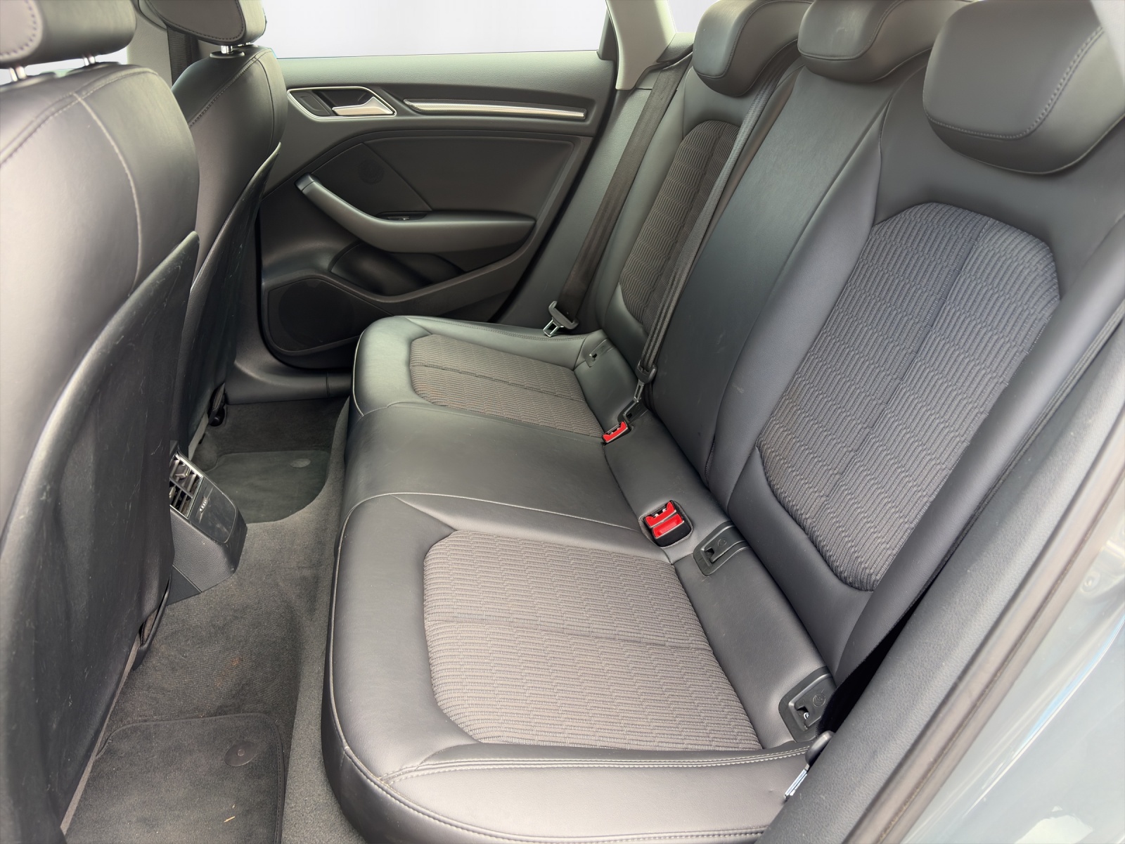 AUDI A3 Sportback 2.0 TFSI Design quattro S-tronic-image-10