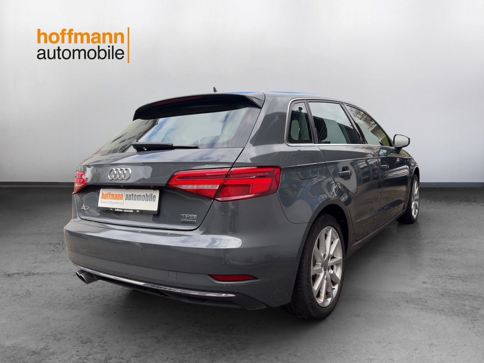 AUDI A3 Sportback 2.0 TFSI Design quattro S-tronic-image-3