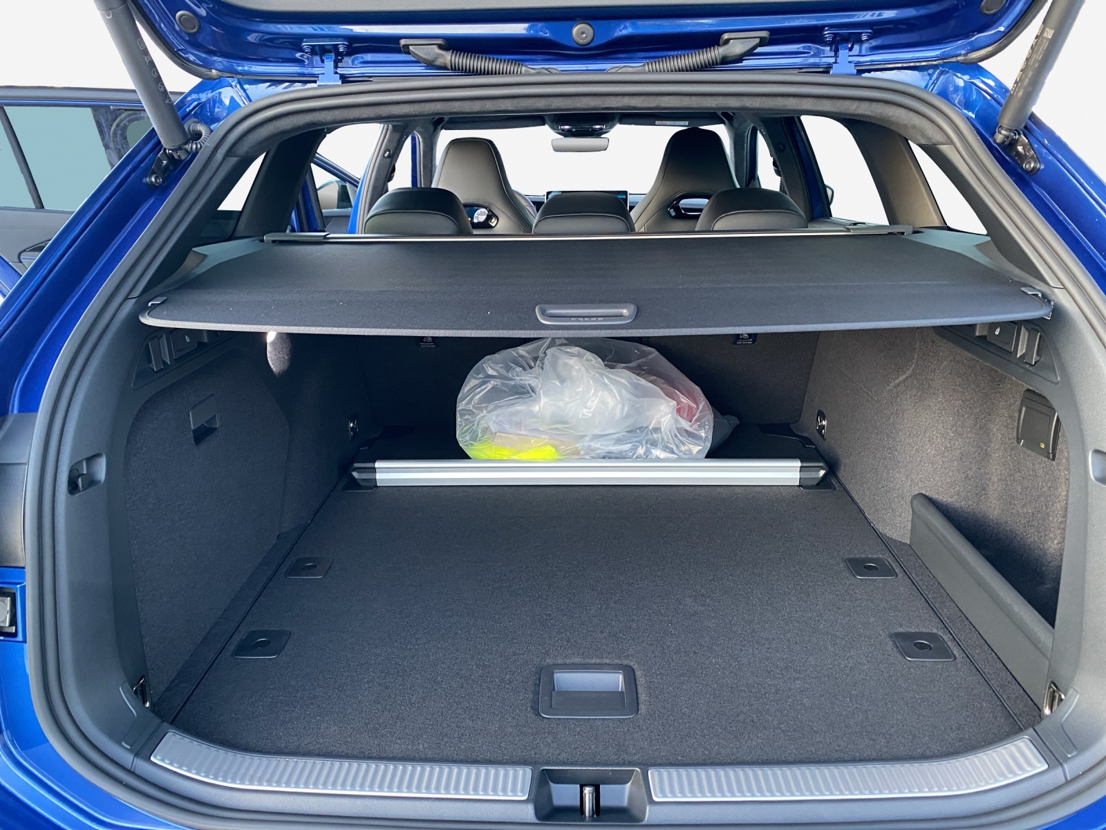 VW Passat R-line 2.0TSI 265PS DSG 4Motion-image-12