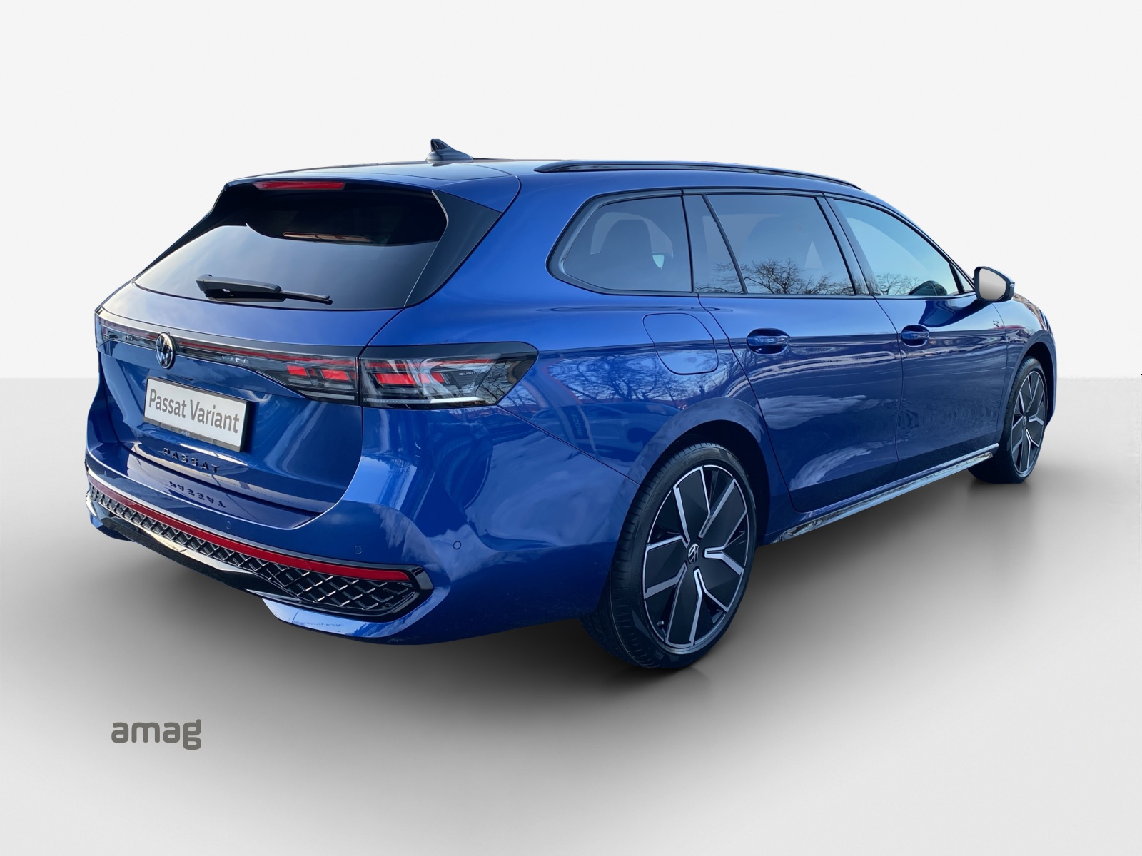 VW Passat R-line 2.0TSI 265PS DSG 4Motion-image-4