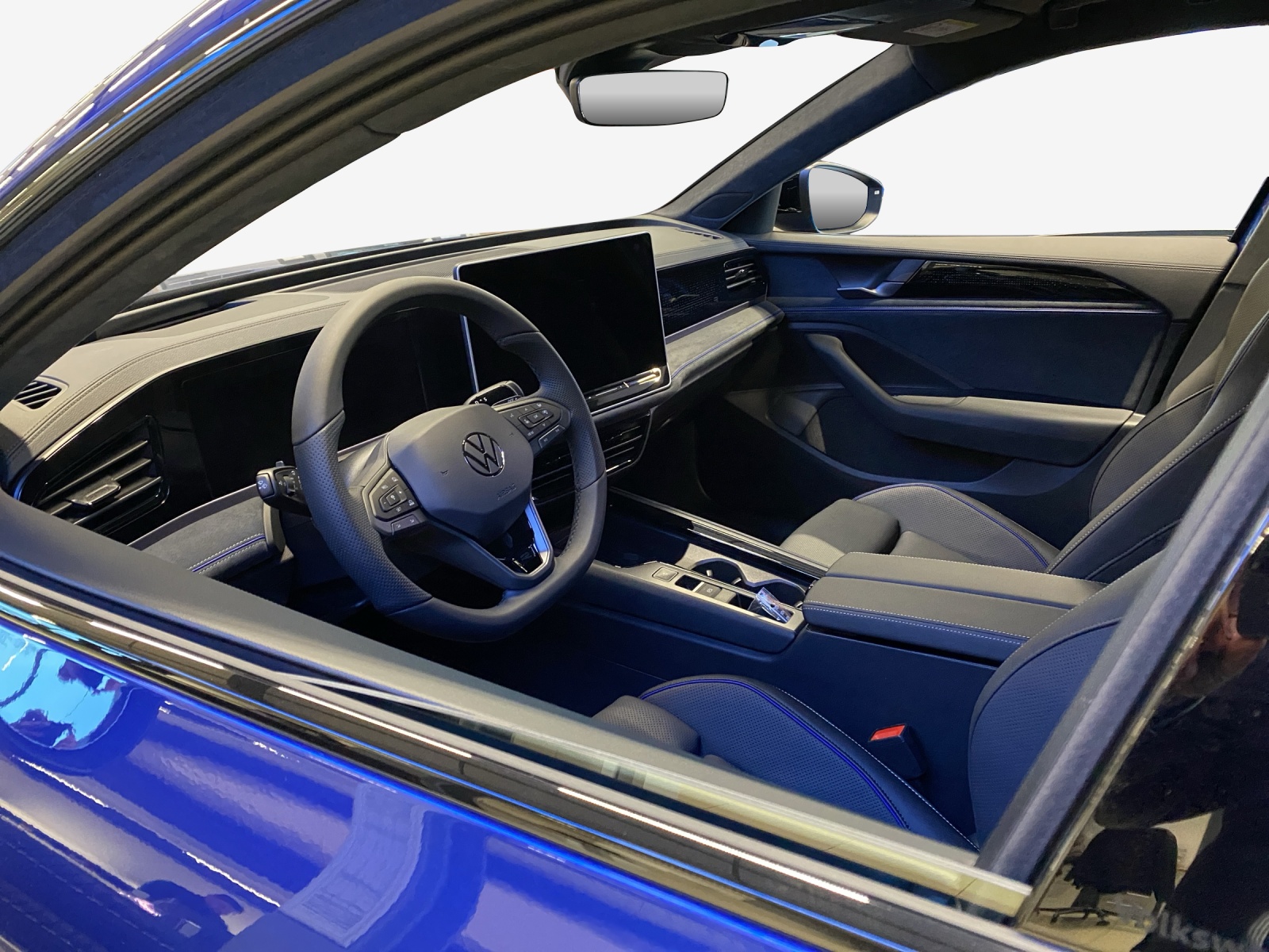 VW Passat R-line 2.0TSI 265PS DSG 4Motion-image-14