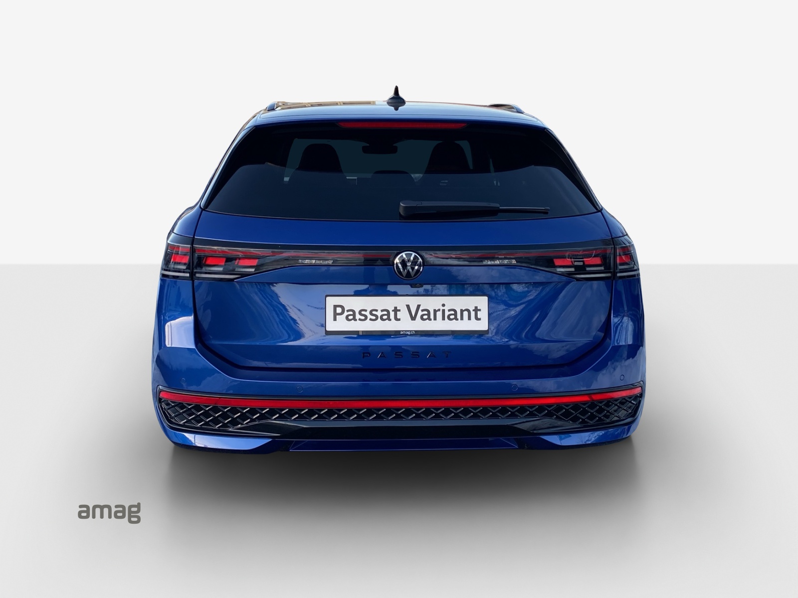 VW Passat R-line 2.0TSI 265PS DSG 4Motion-image-3