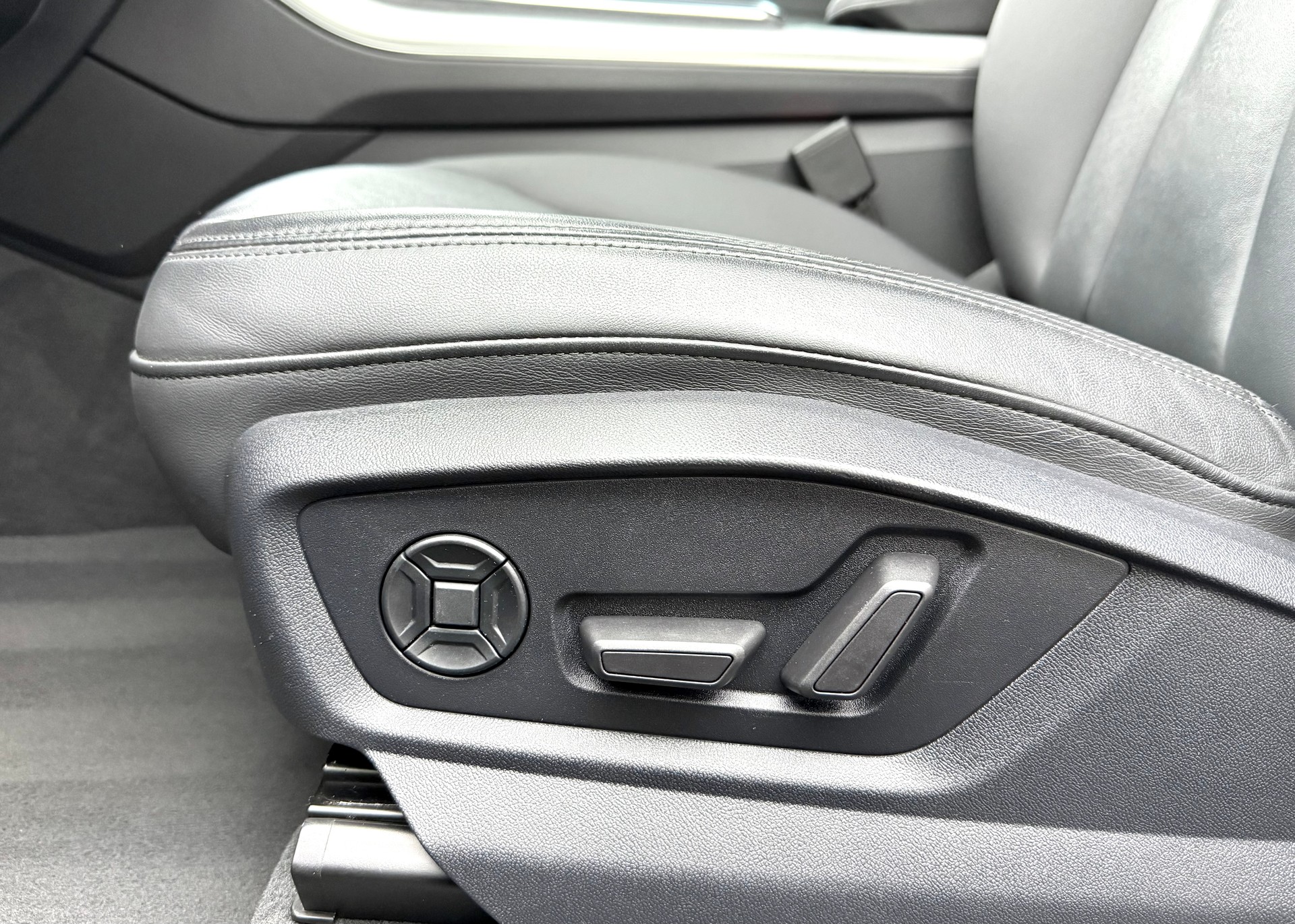 AUDI Q7 55 TFSI e quattro PHEV S line tiptronic-image-13