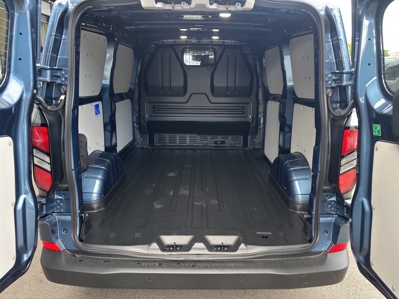 FORD Transit C Van 320 L1 2.0 EcoBlue 136 Trend-image-11