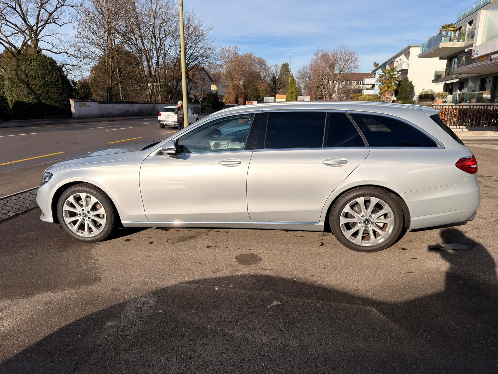 MERCEDES-BENZ E 200 Avantgarde 4 Matic 9G-Tronic-image-6