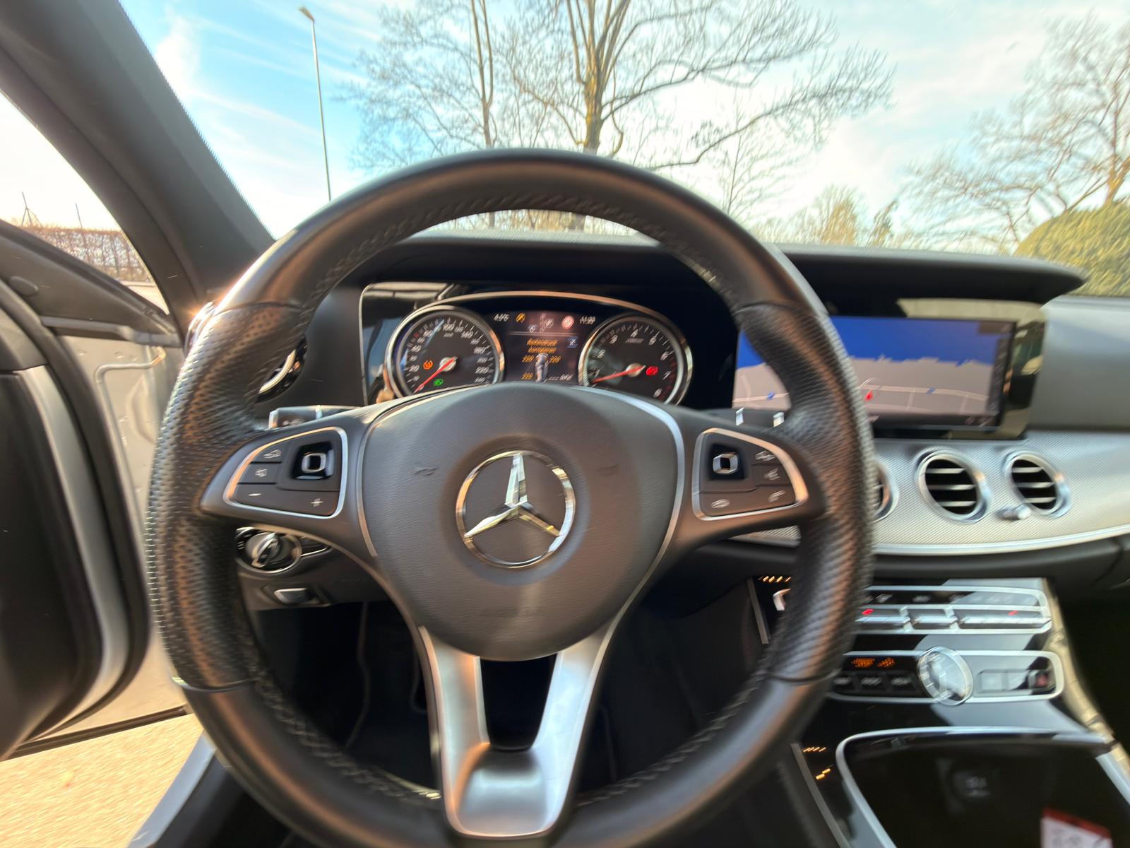 MERCEDES-BENZ E 200 Avantgarde 4 Matic 9G-Tronic-image-9