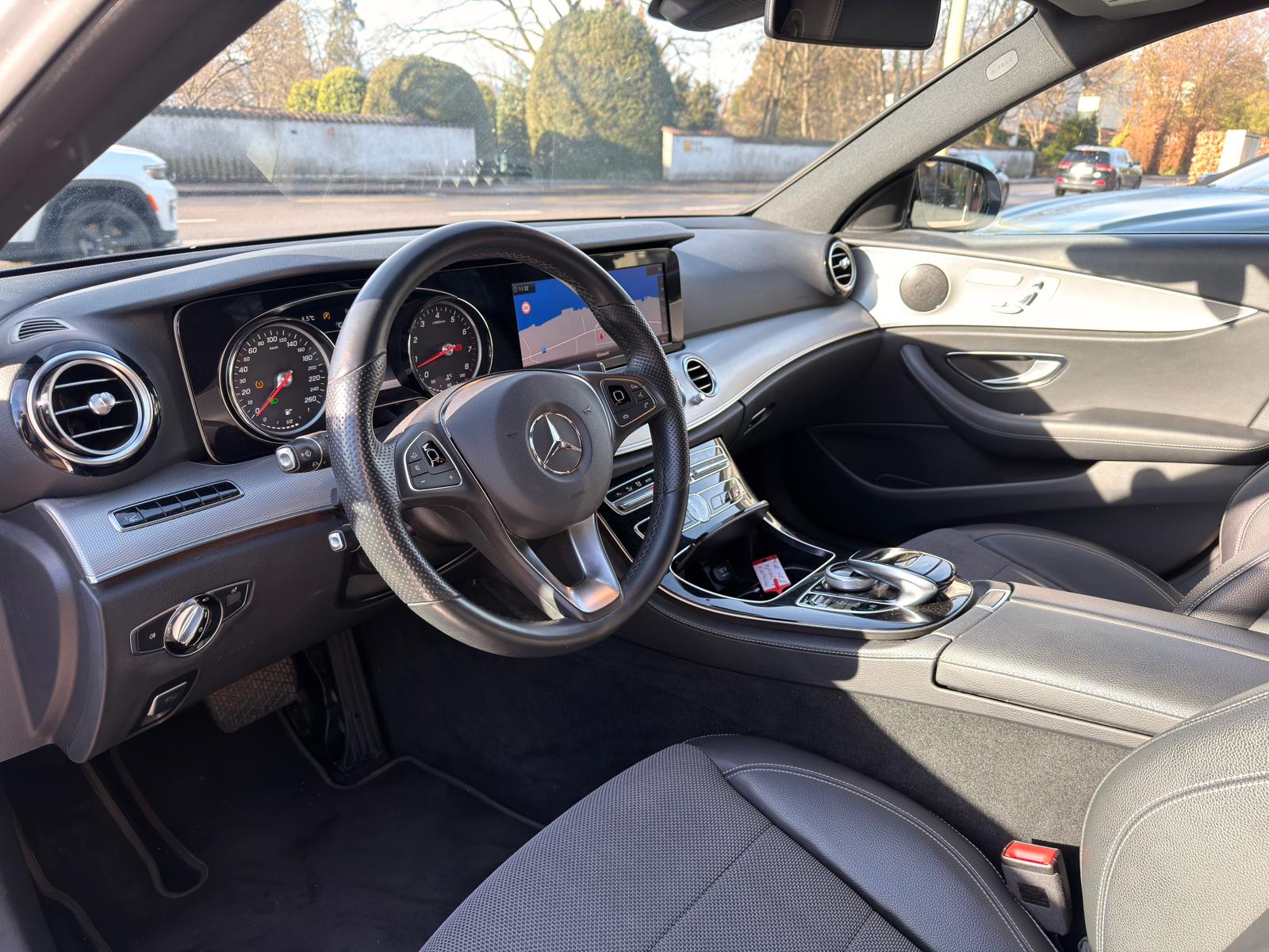 MERCEDES-BENZ E 200 Avantgarde 4 Matic 9G-Tronic-image-8