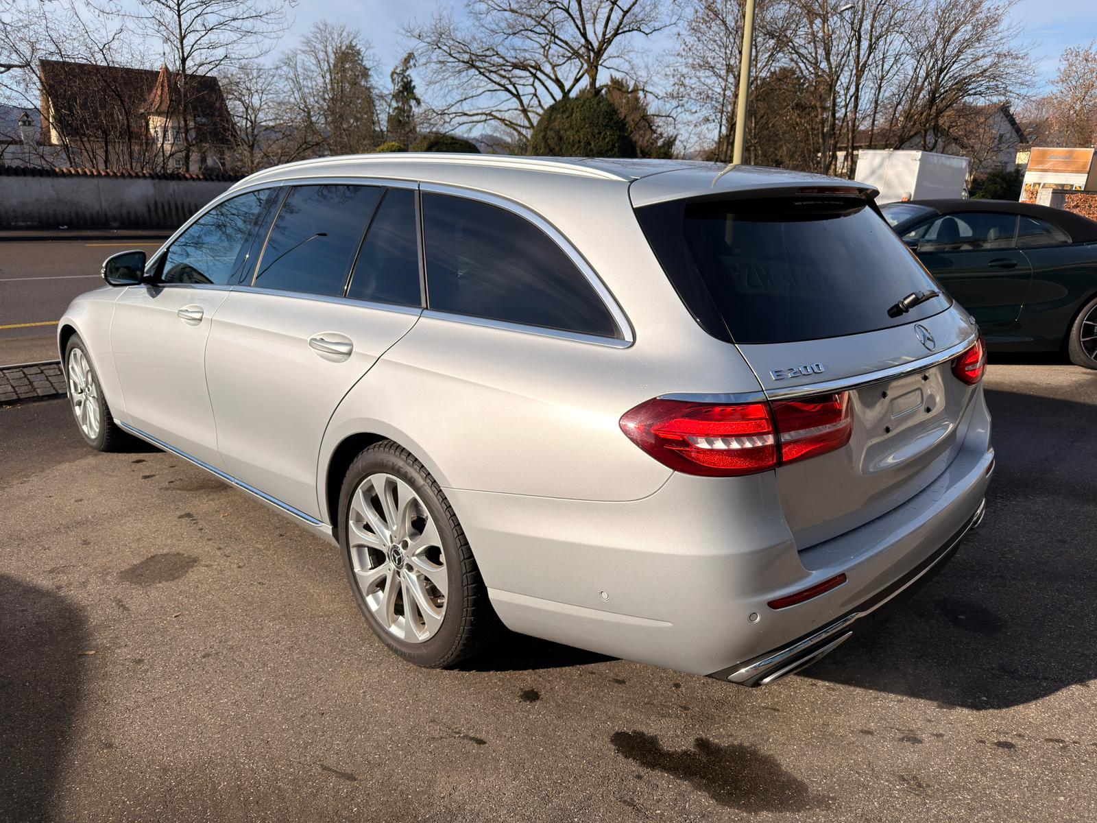 MERCEDES-BENZ E 200 Avantgarde 4 Matic 9G-Tronic-image-3