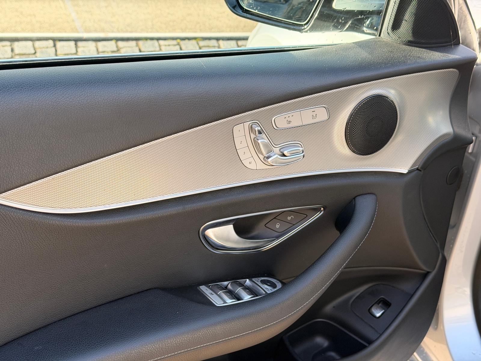 MERCEDES-BENZ E 200 Avantgarde 4 Matic 9G-Tronic-image-16