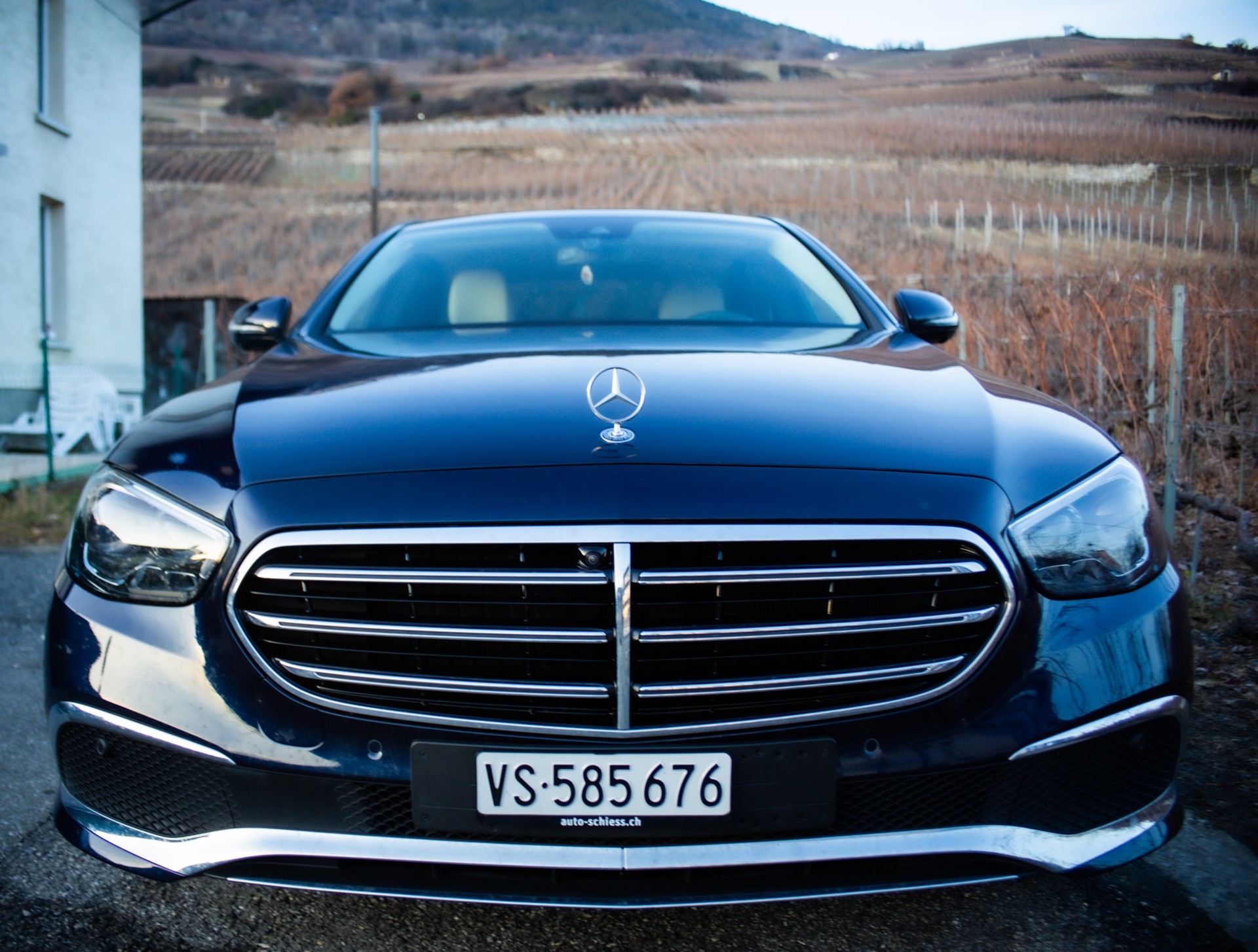 MERCEDES-BENZ E 300 e Exclusive 9G-Tronic-image-10