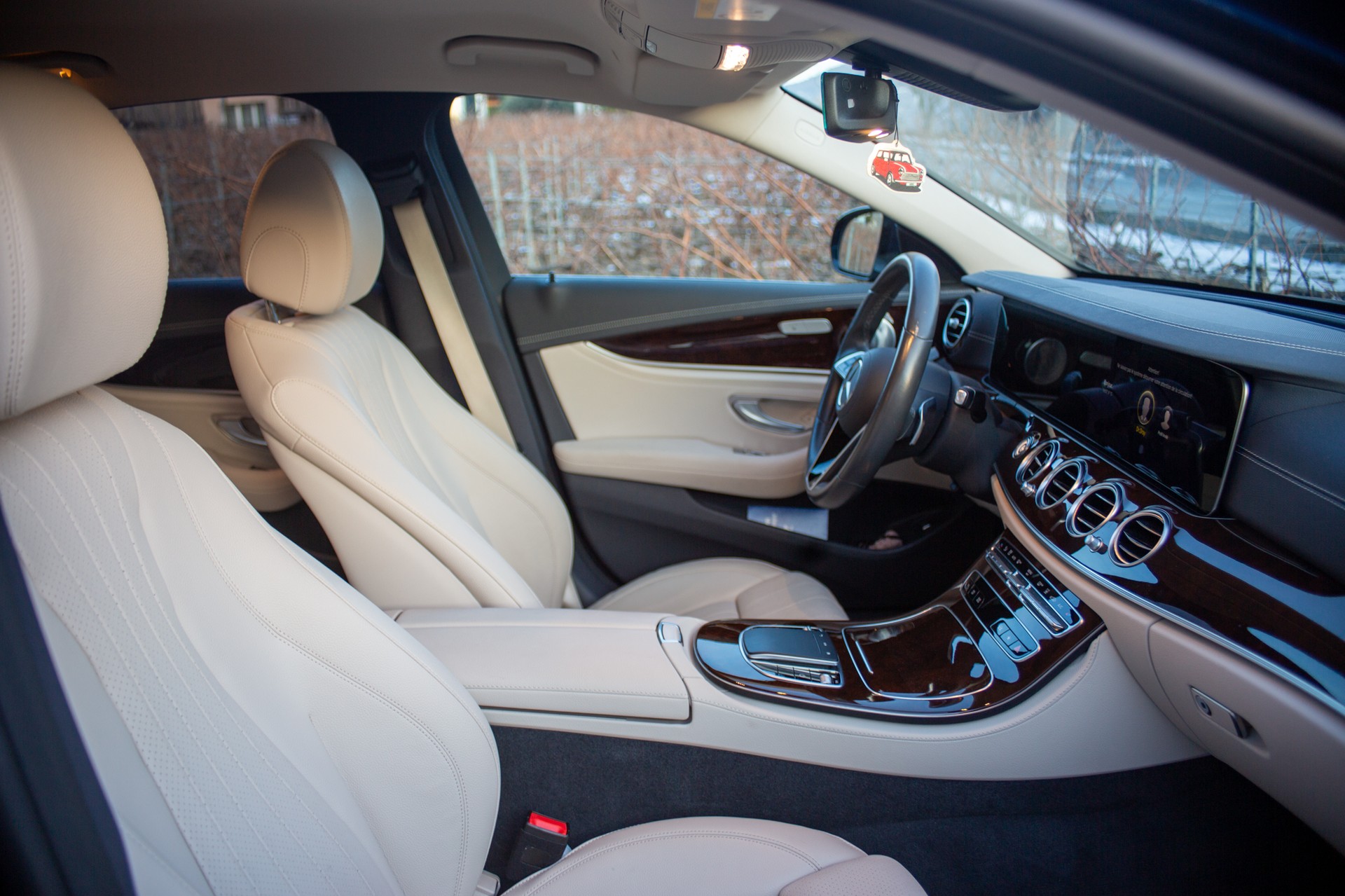 MERCEDES-BENZ E 300 e Exclusive 9G-Tronic-image-12