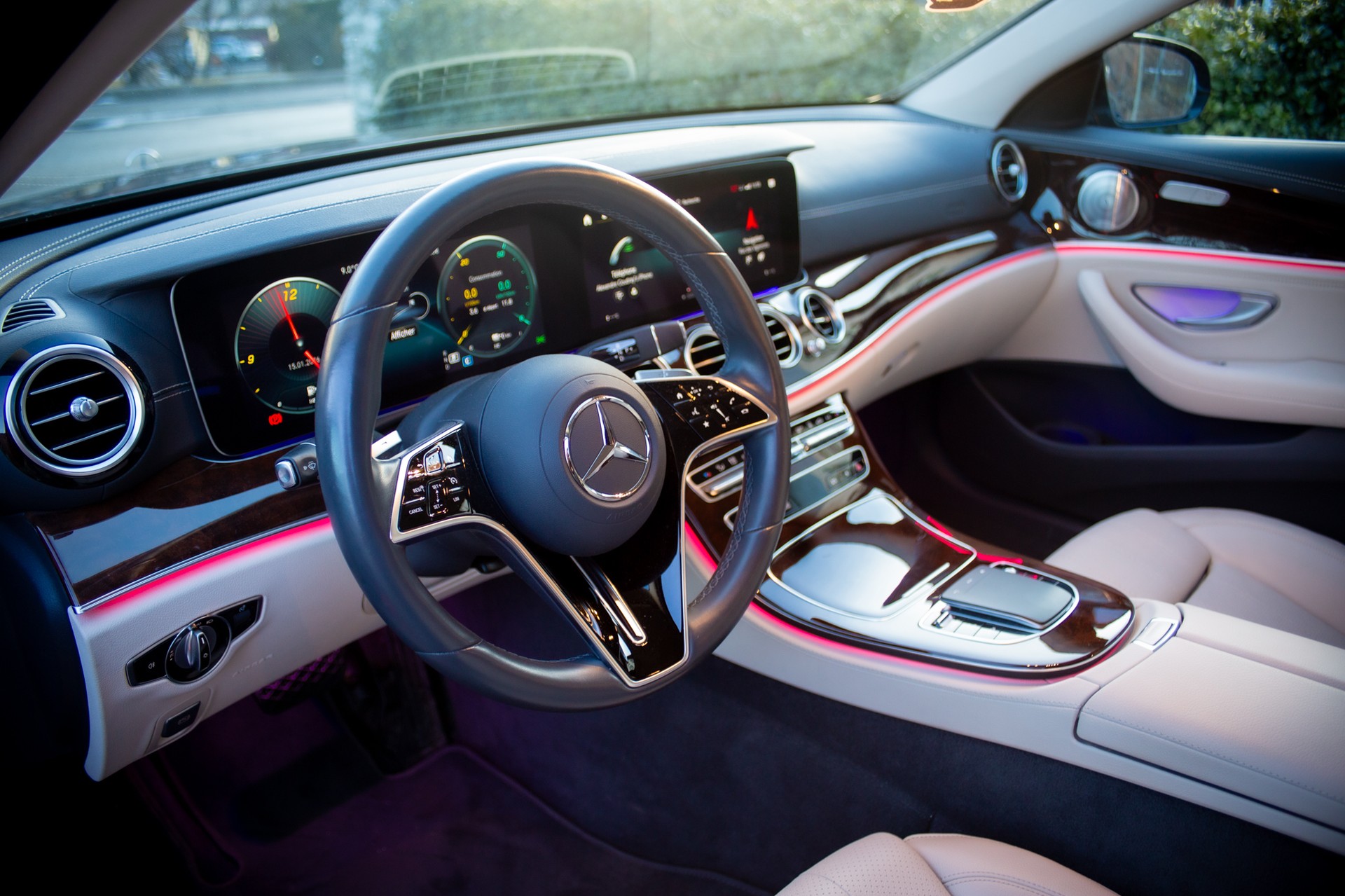 MERCEDES-BENZ E 300 e Exclusive 9G-Tronic-image-14