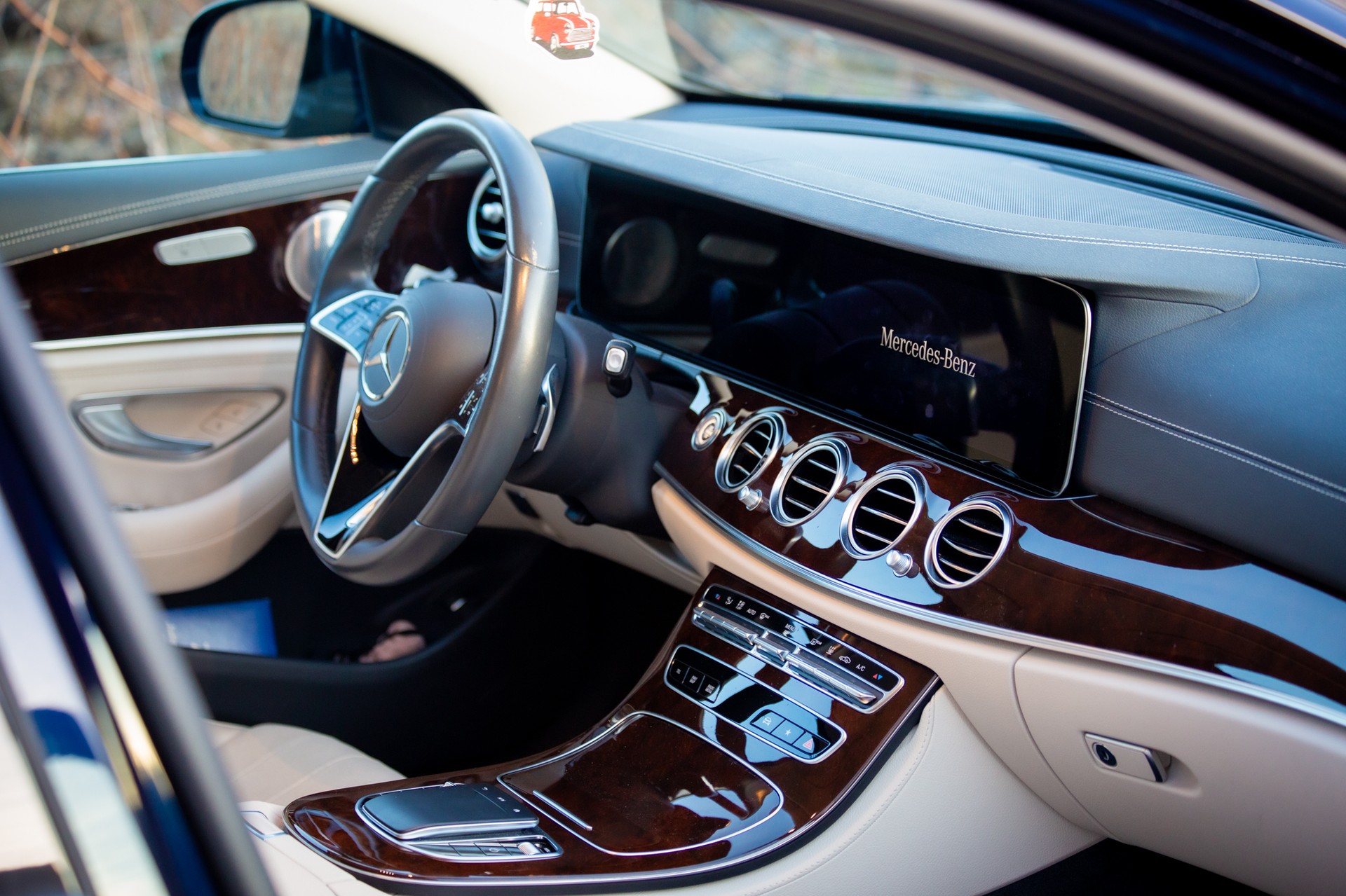MERCEDES-BENZ E 300 e Exclusive 9G-Tronic-image-6