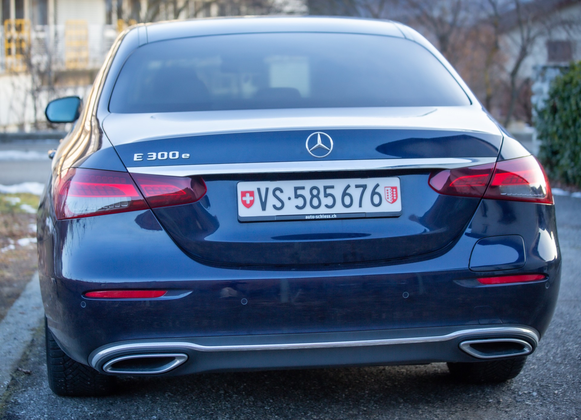 MERCEDES-BENZ E 300 e Exclusive 9G-Tronic-image-9