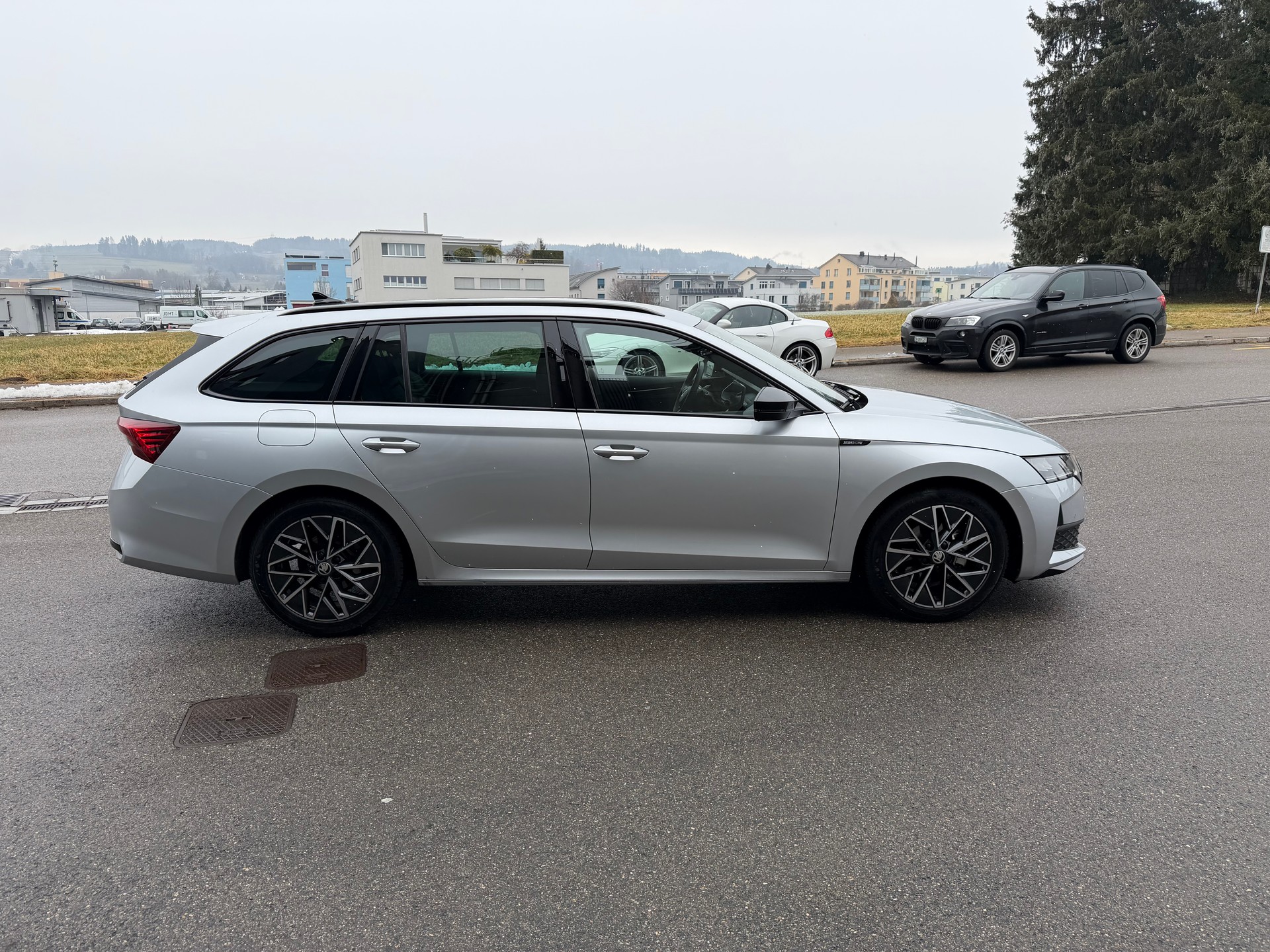 SKODA Octavia Combi 1.5 TSI mHEV DSG Sport Line-image-5