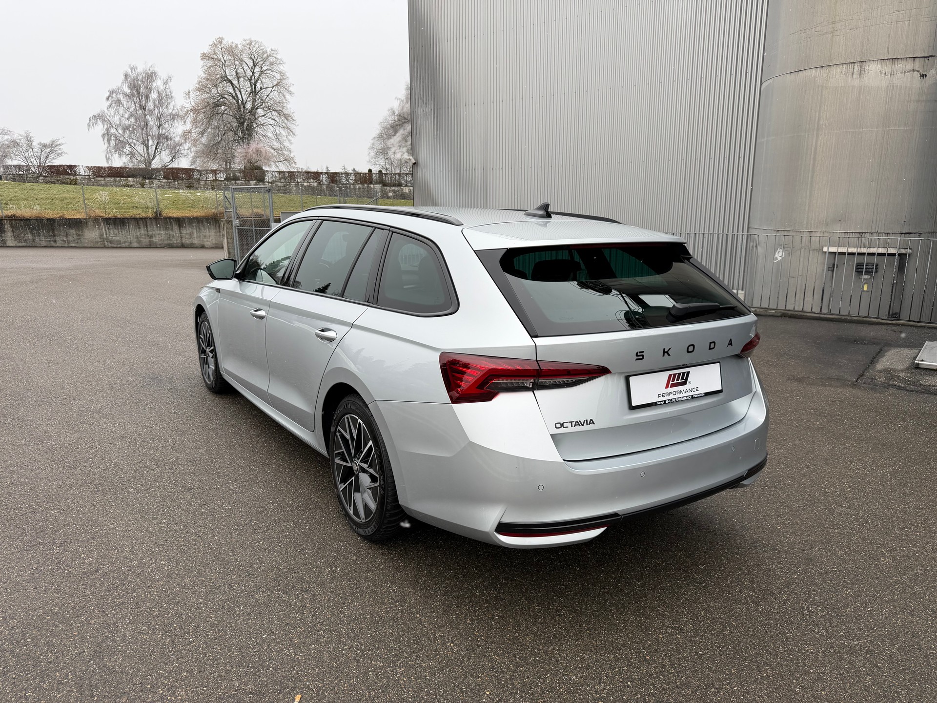 SKODA Octavia Combi 1.5 TSI mHEV DSG Sport Line-image-2