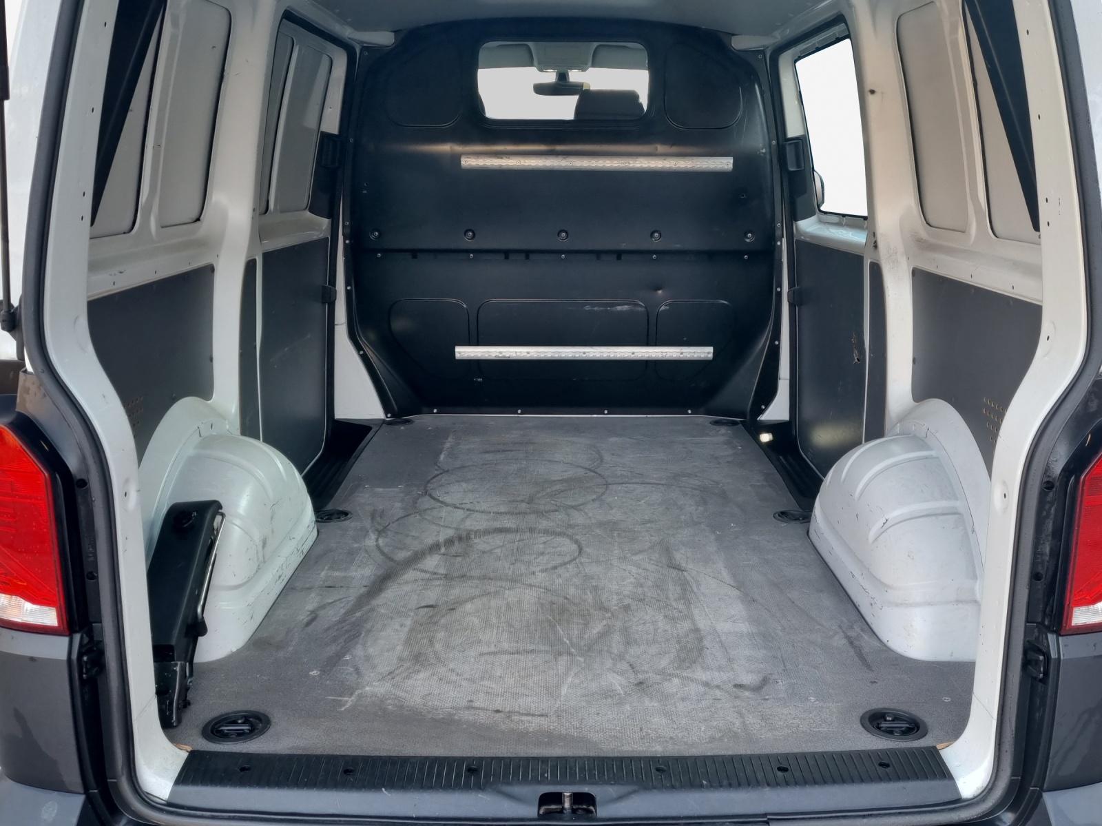 VW T6.1 2.0 TDI 4Motion-image-12