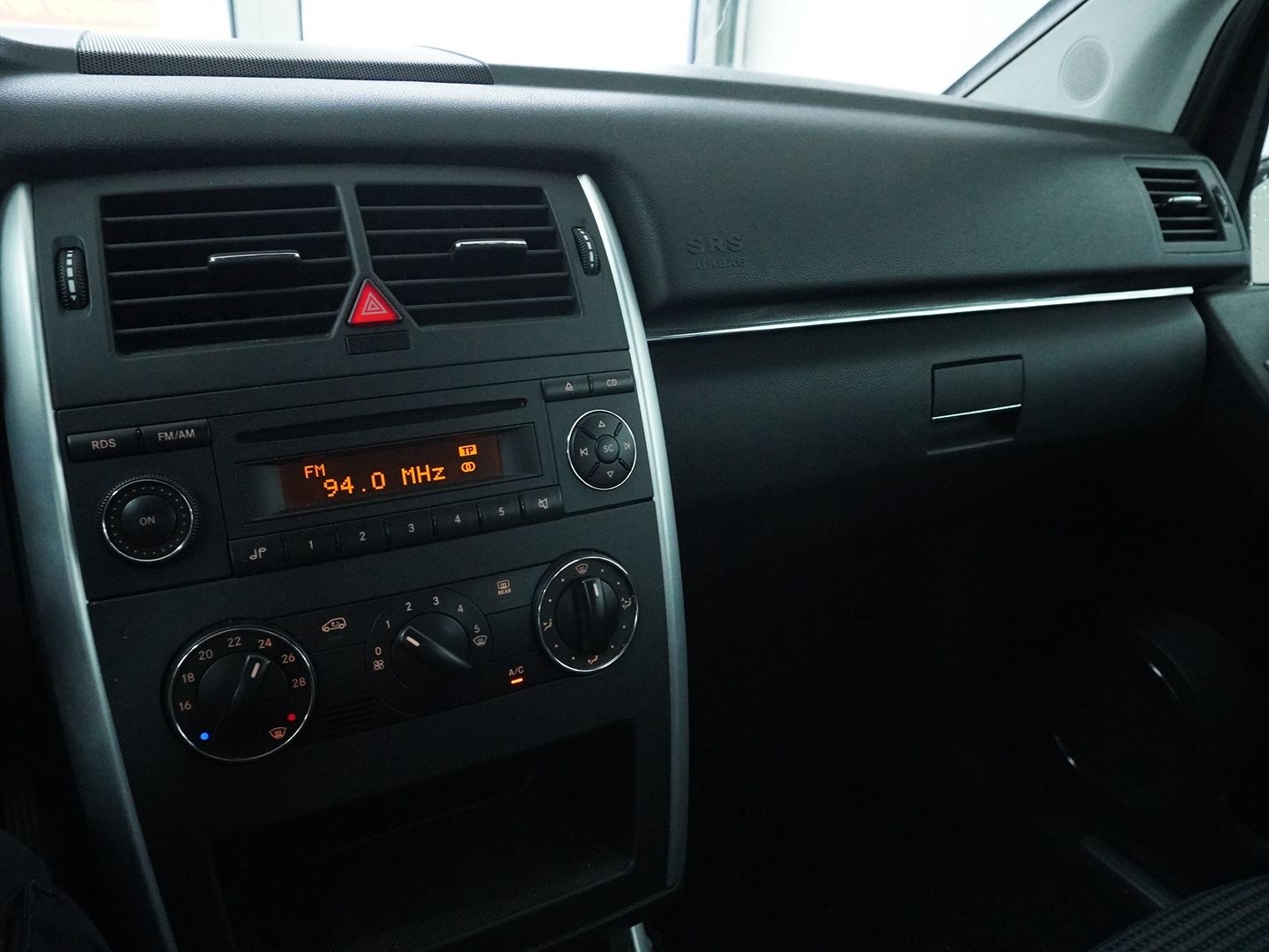 MERCEDES-BENZ B 150-image-6