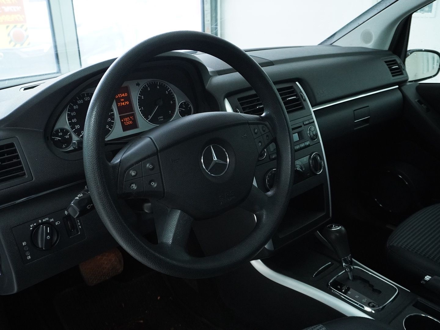 MERCEDES-BENZ B 150-showroom-element-2