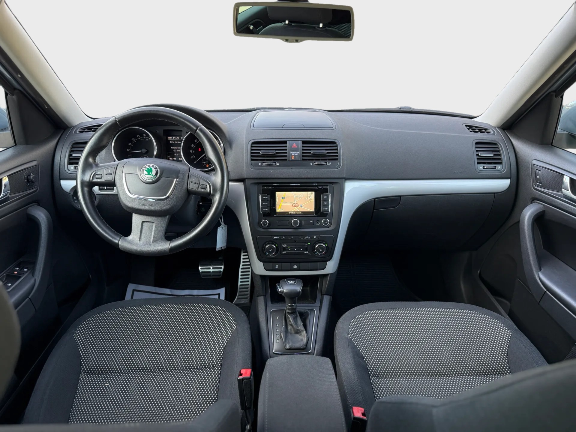 SKODA Yeti 2.0 TDI AllDrive 4x4 DSG-image-8