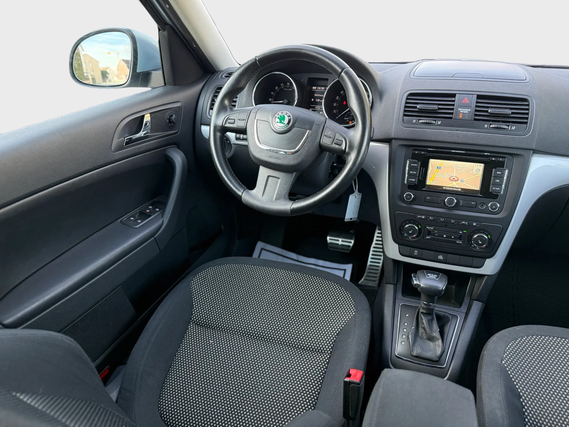 SKODA Yeti 2.0 TDI AllDrive 4x4 DSG-image-10