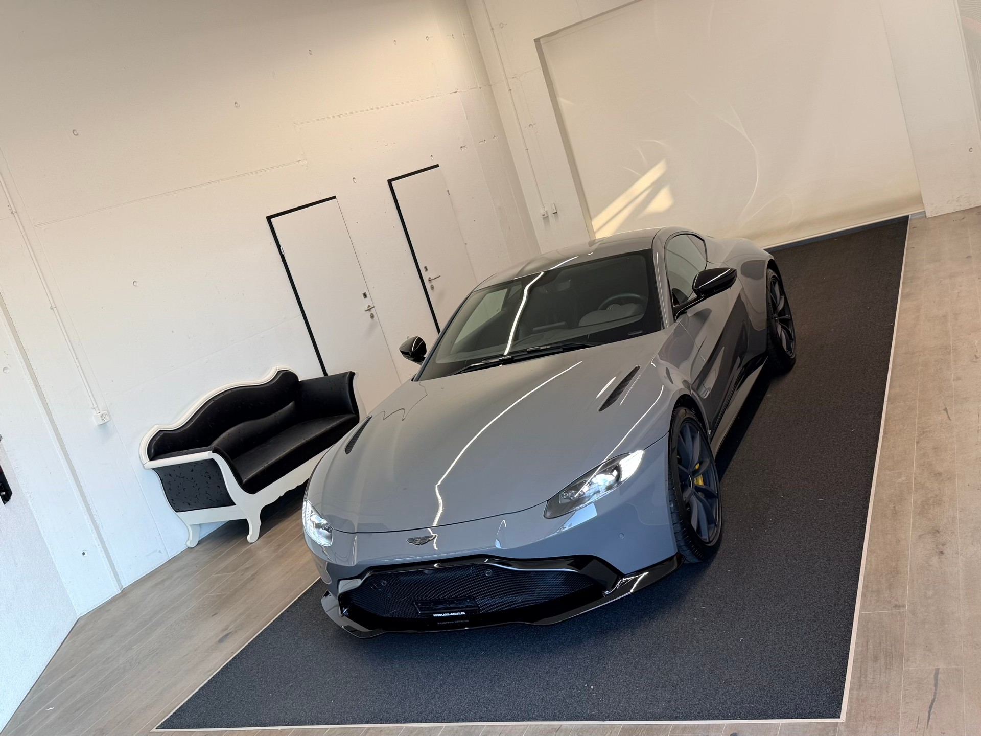 ASTON MARTIN V8 Vantage 4.0 Coupé-image-4