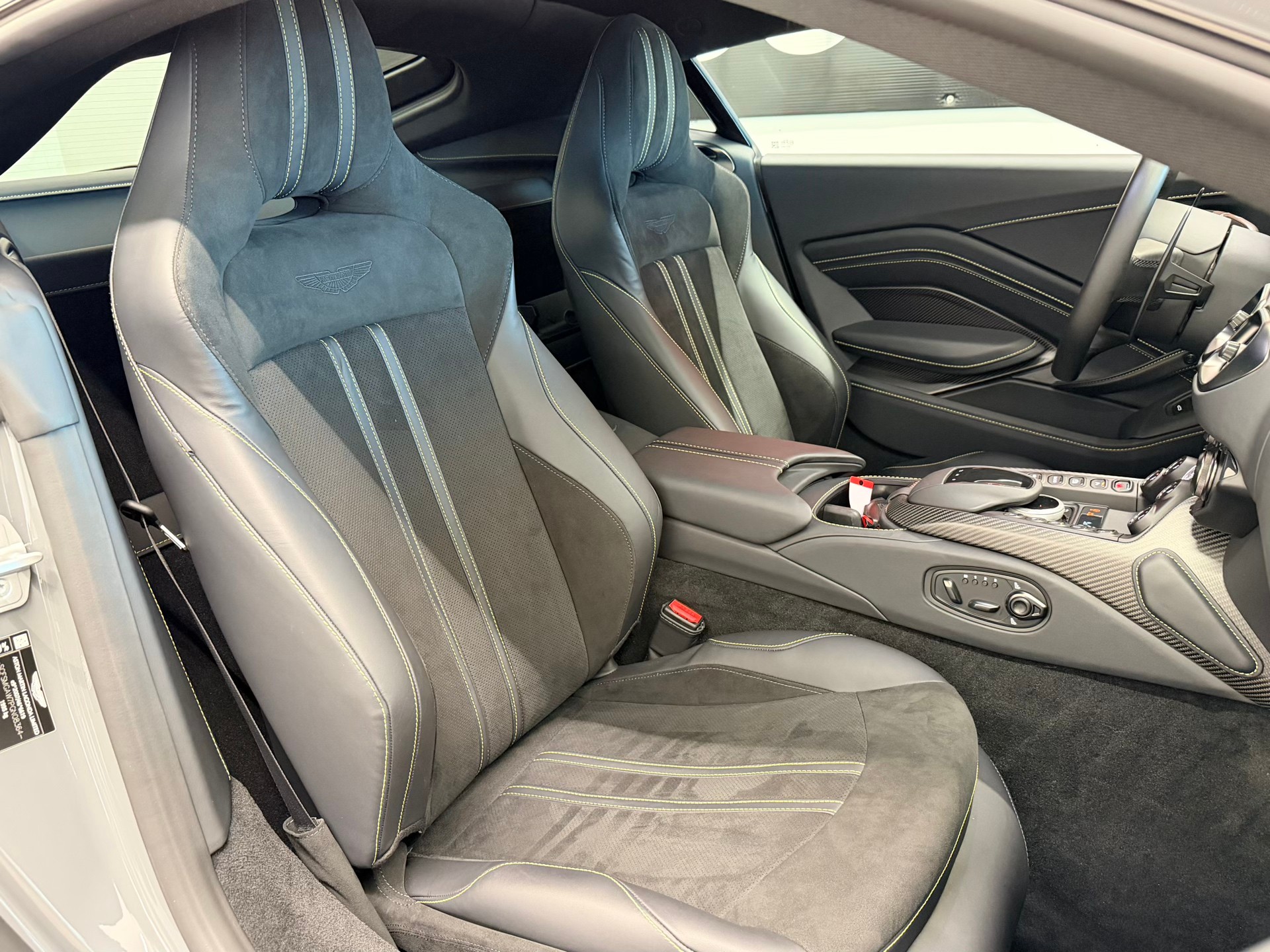 ASTON MARTIN V8 Vantage 4.0 Coupé-image-21