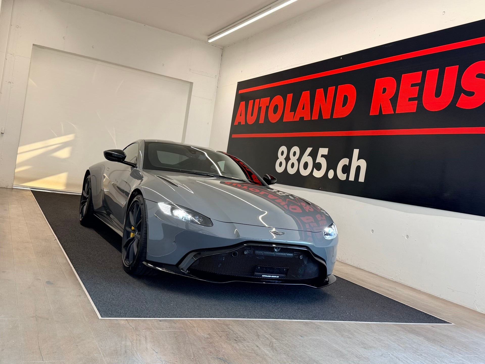 ASTON MARTIN V8 Vantage 4.0 Coupé-showroom-element-1