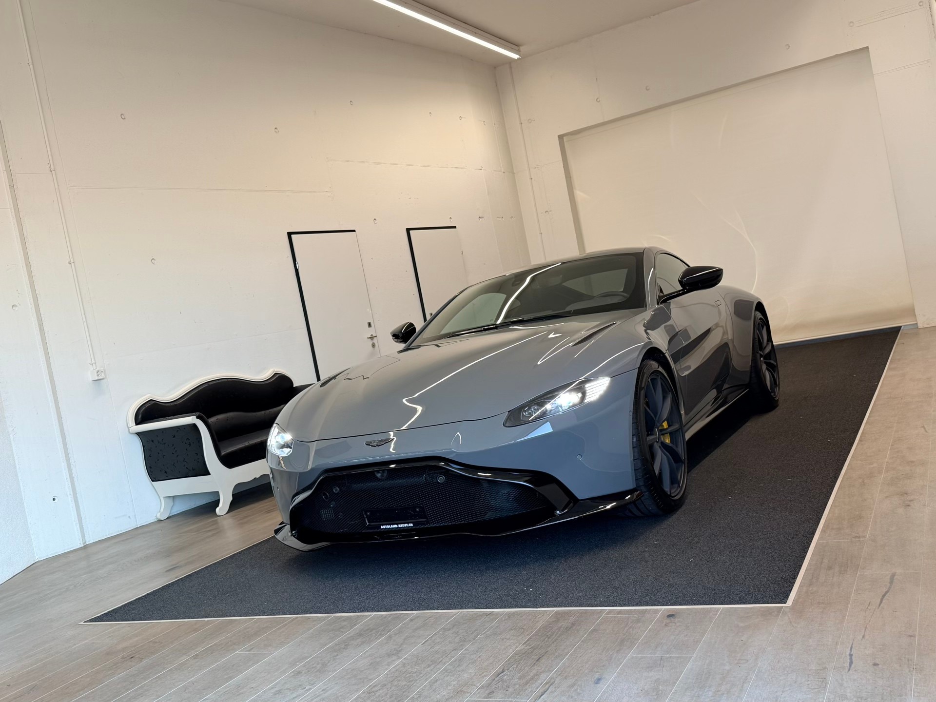 ASTON MARTIN V8 Vantage 4.0 Coupé-showroom-element-3