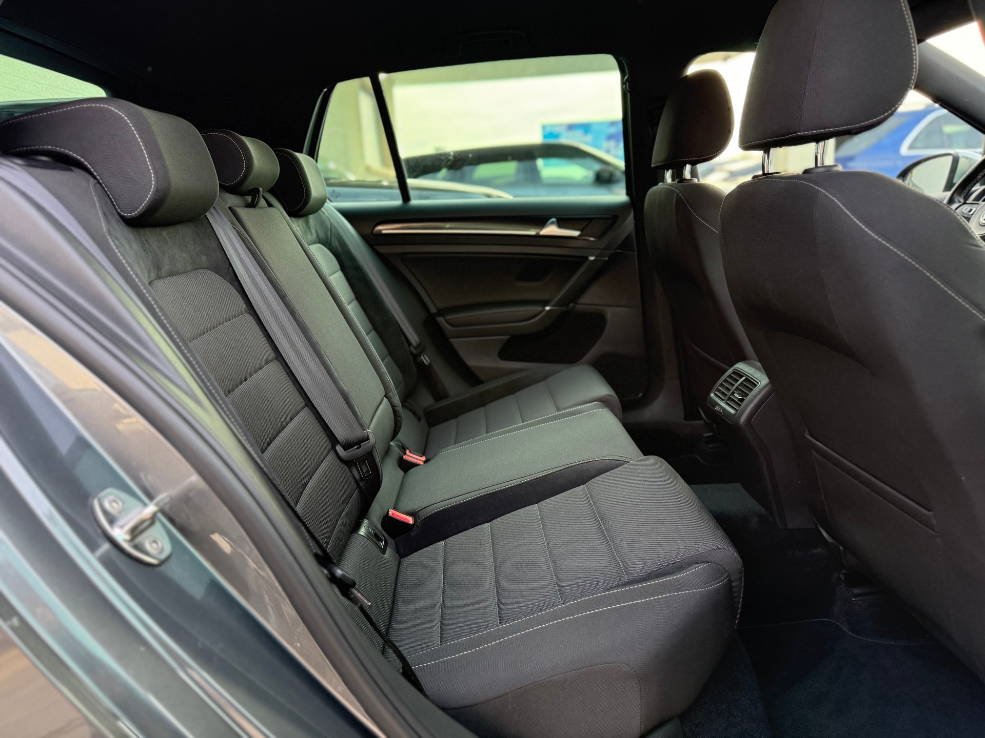 VW Golf 2.0 TSI R 4Motion DSG-image-13
