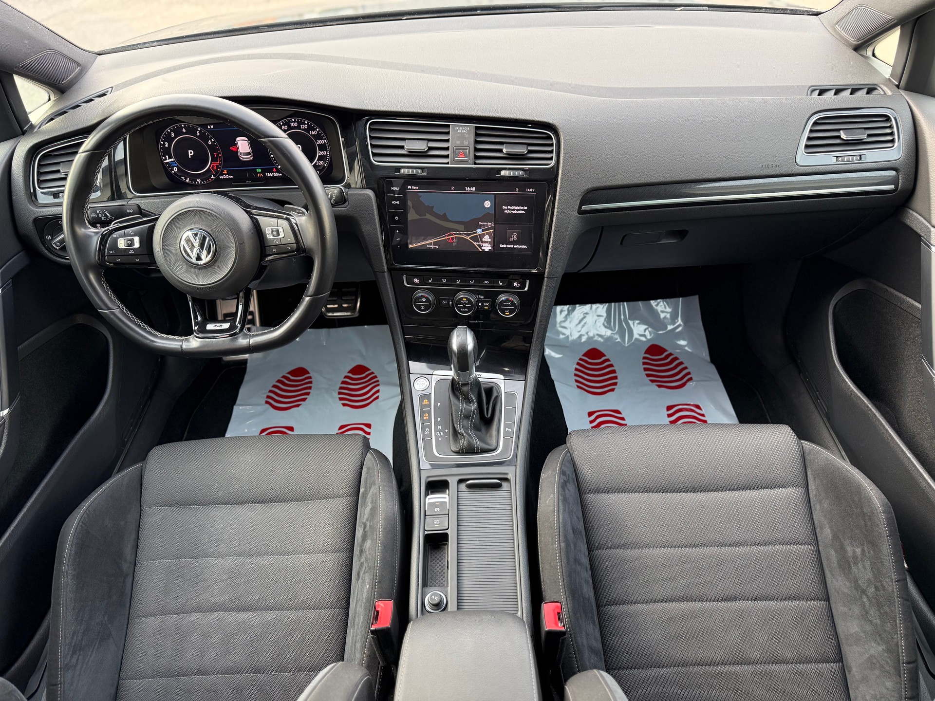VW Golf 2.0 TSI R 4Motion DSG-image-12