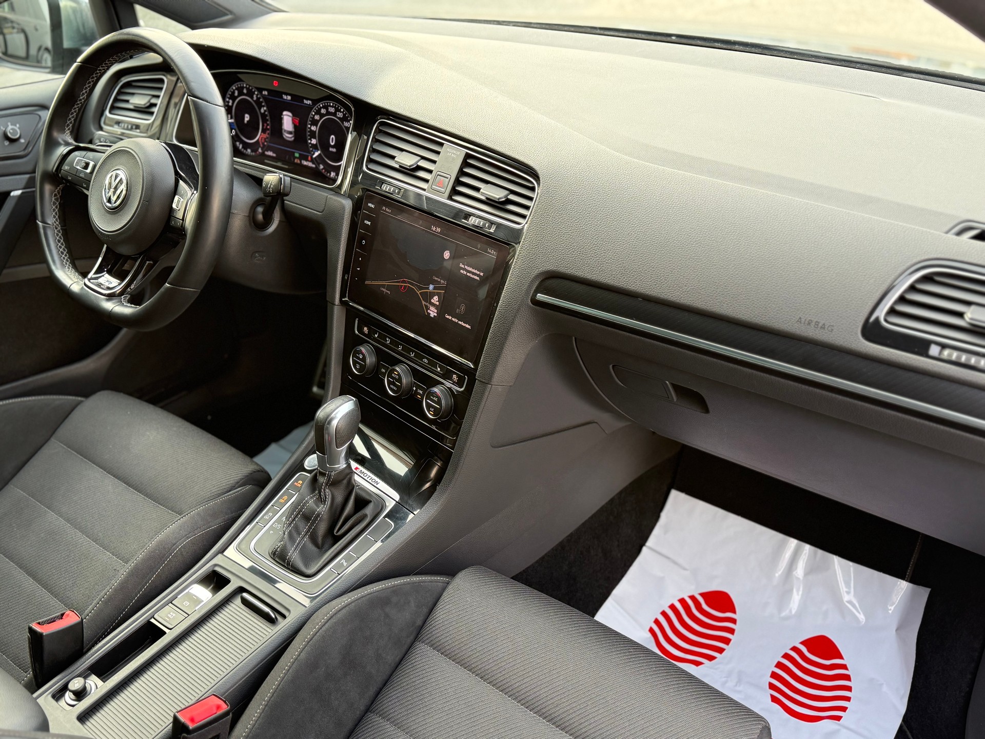 VW Golf 2.0 TSI R 4Motion DSG-image-15