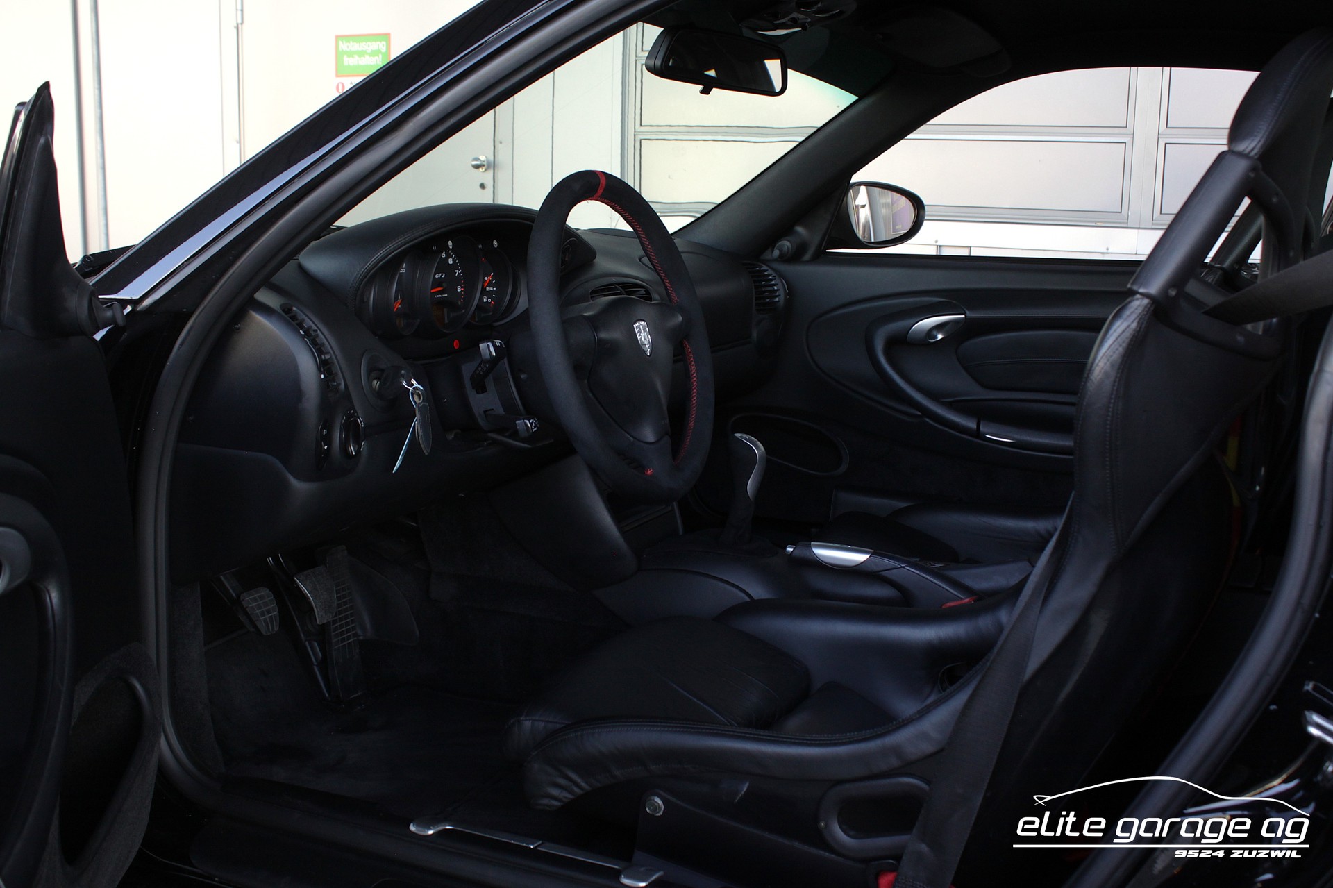 PORSCHE 911 GT3-image-13