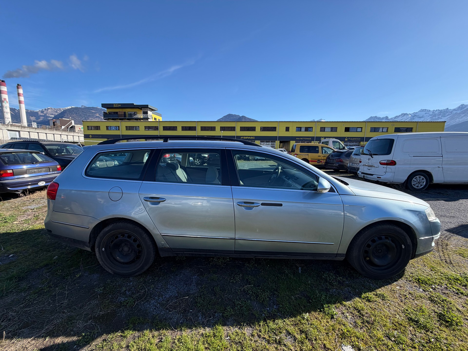 VW Passat Variant 2.0 TDI Trendline-image-4