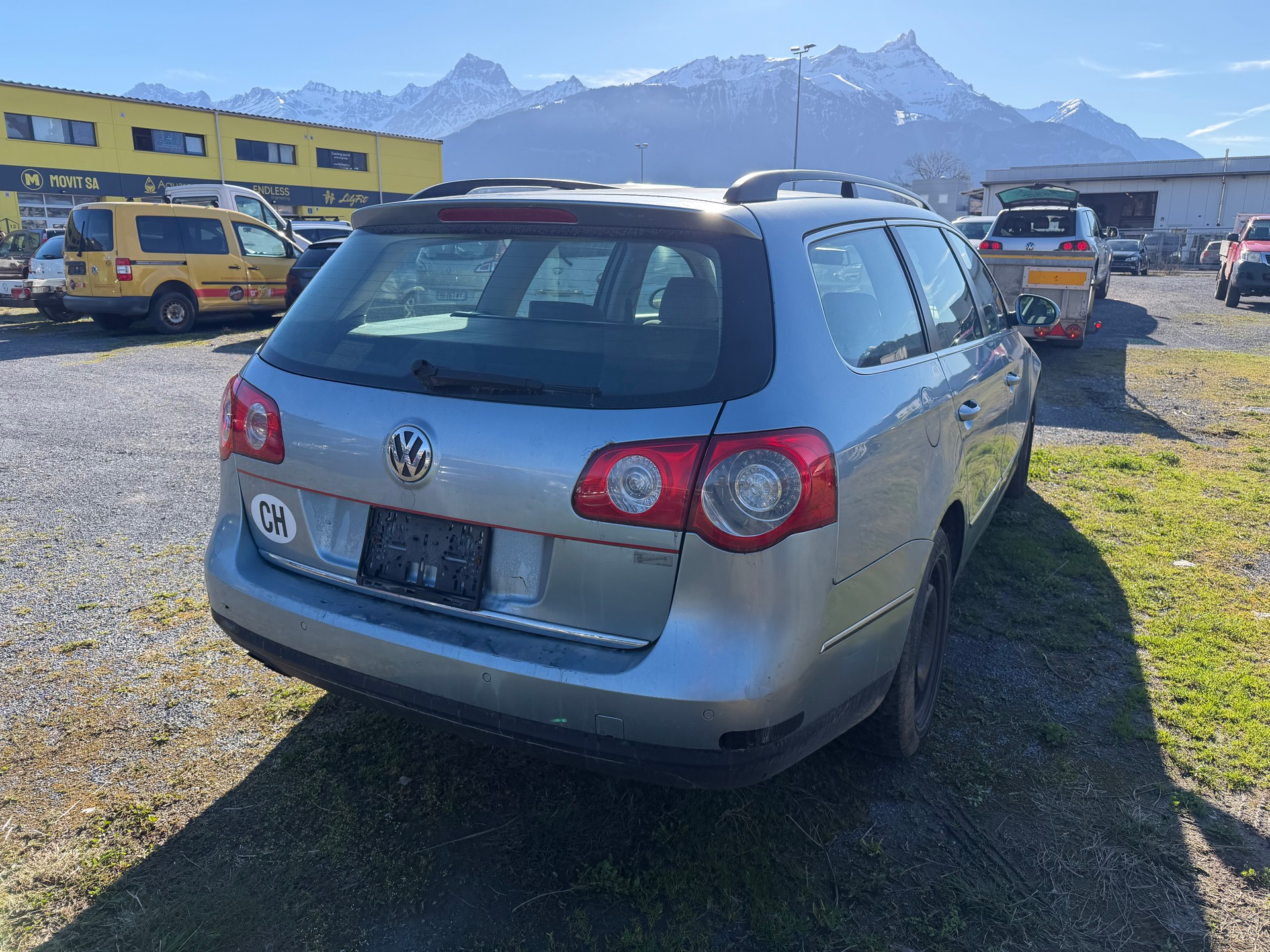 VW Passat Variant 2.0 TDI Trendline-image-5
