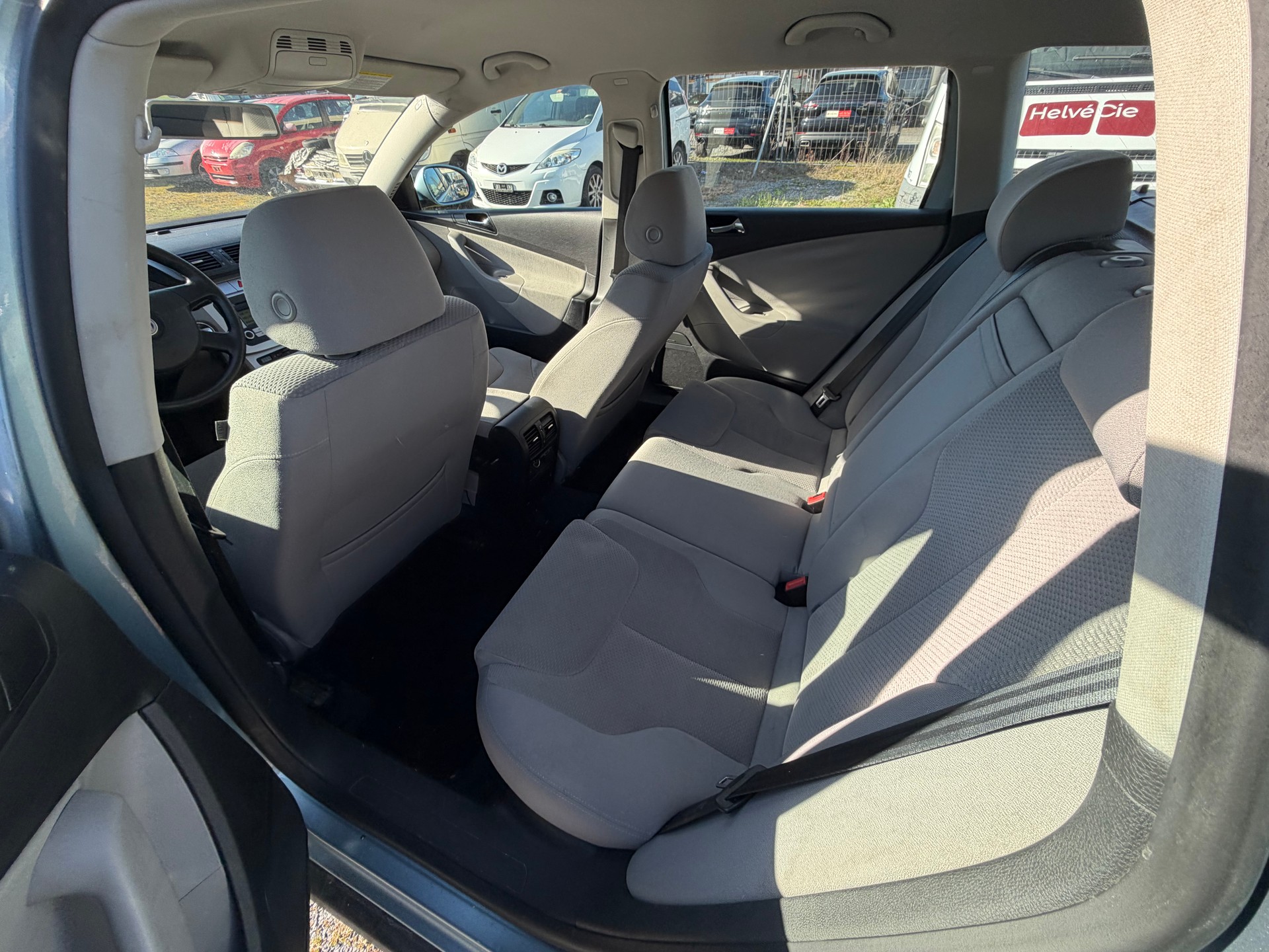 VW Passat Variant 2.0 TDI Trendline-image-9