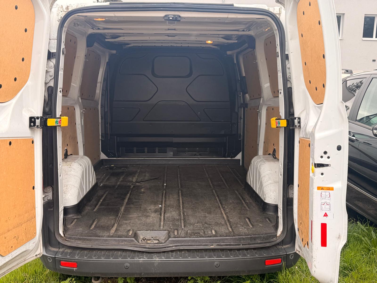FORD Transit Custom Van 290 L1H1 Trend SelectShift A-image-9