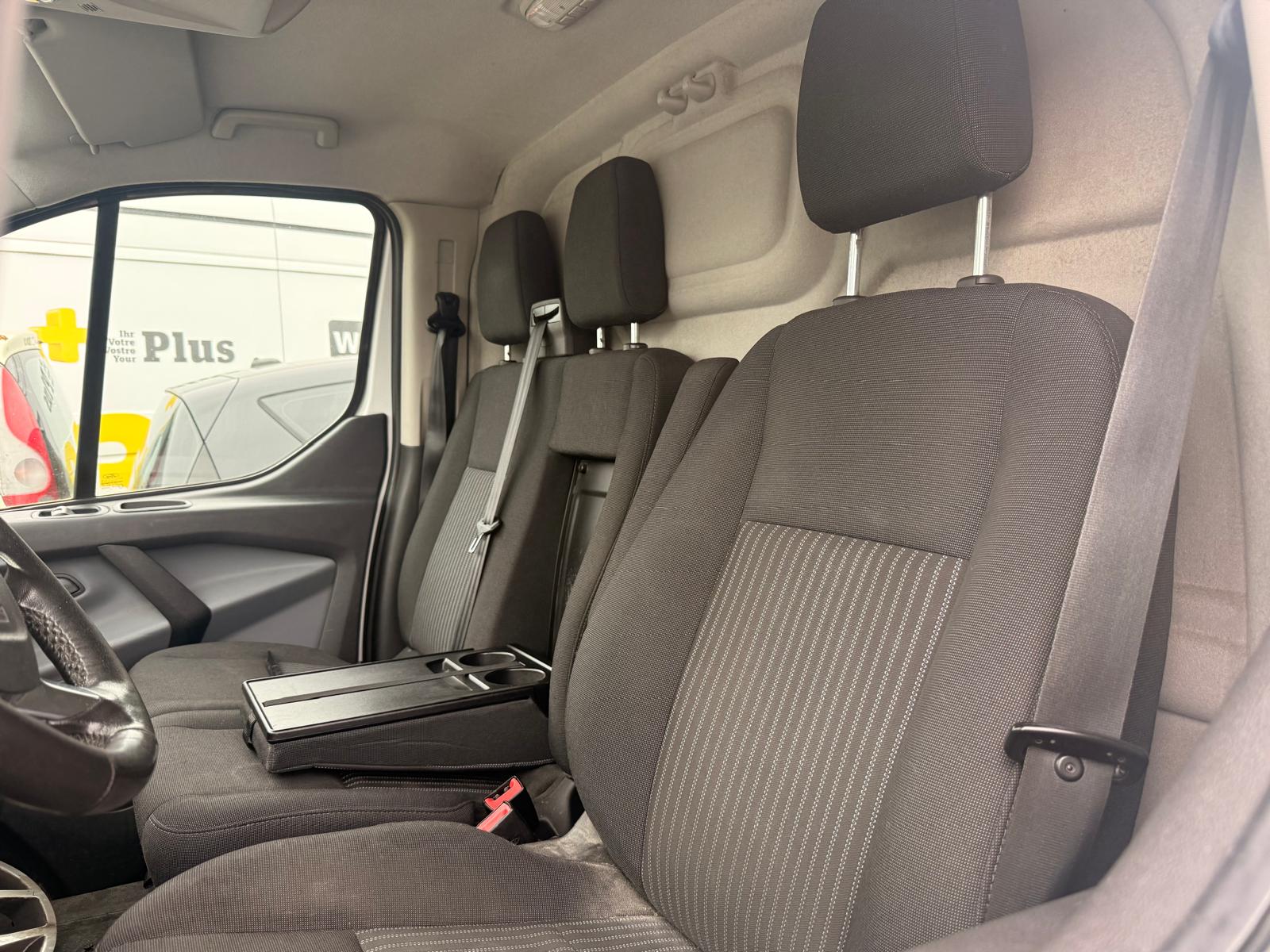 FORD Transit Custom Van 290 L1H1 Trend SelectShift A-image-5
