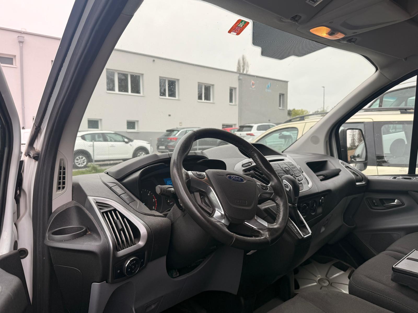 FORD Transit Custom Van 290 L1H1 Trend SelectShift A-image-4